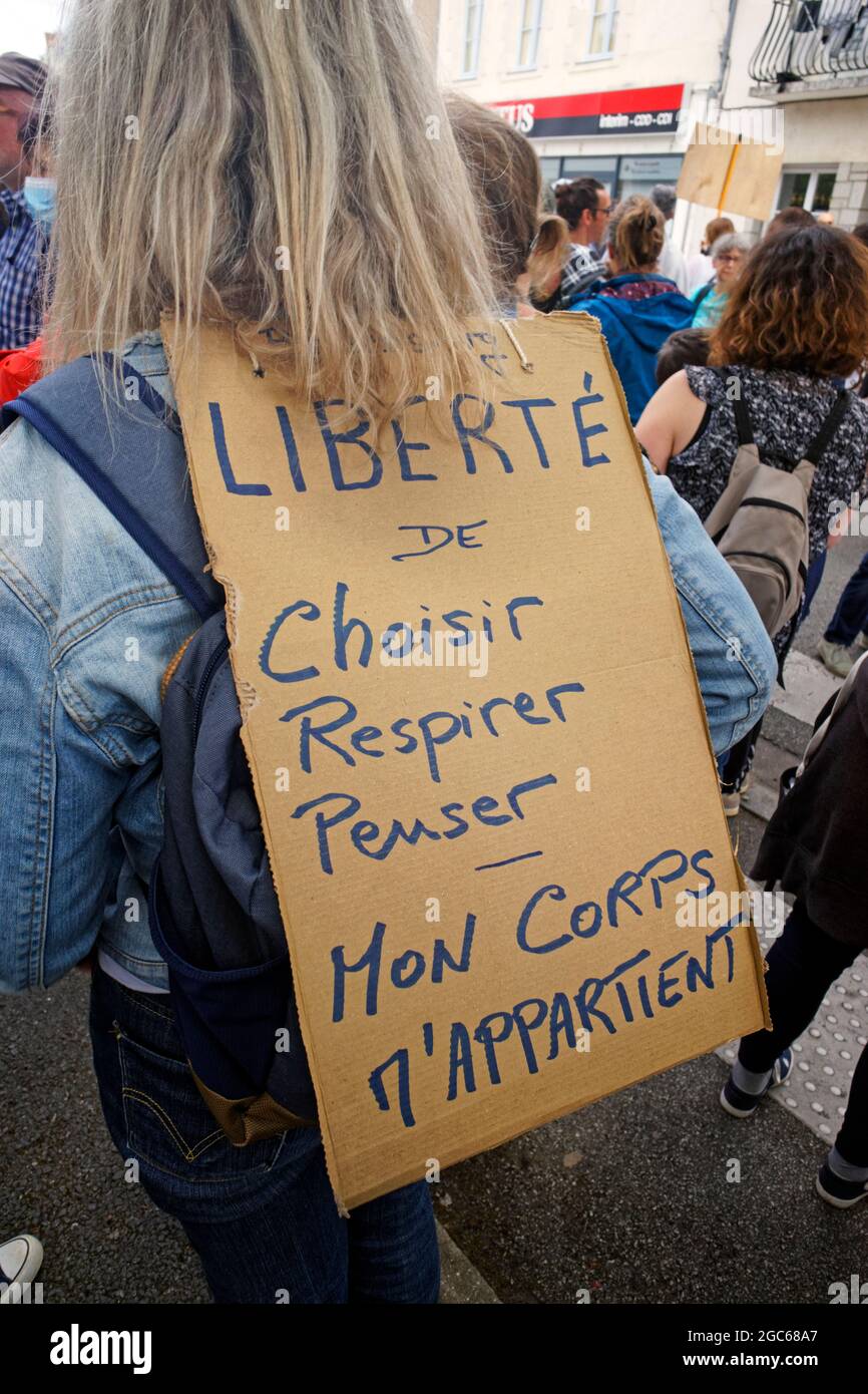Gesundheitlicher Protest von Covid gegen Sanitaty Pass und gegen die obligatorische Impfung. Laval (Loire-Land, Frankreich). Juli 2021. Stockfoto