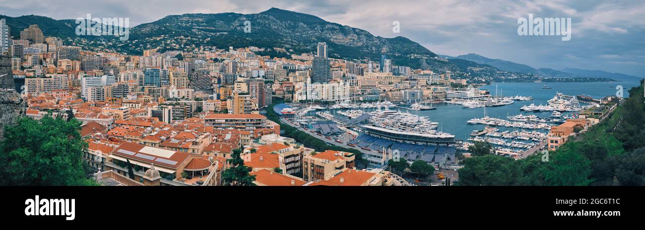 Blick auf Monaco mit Formel-1-Rennstrecke Stockfoto