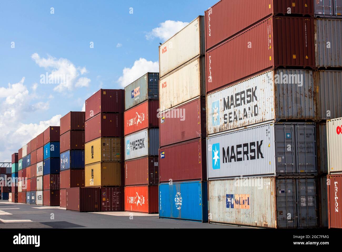 Der Containerterminal des Rheinhafens im Stadtteil Niehl, Köln, Deutschland. Container-Terminal im Niehler Hafen, Köln, Deutschland. Stockfoto