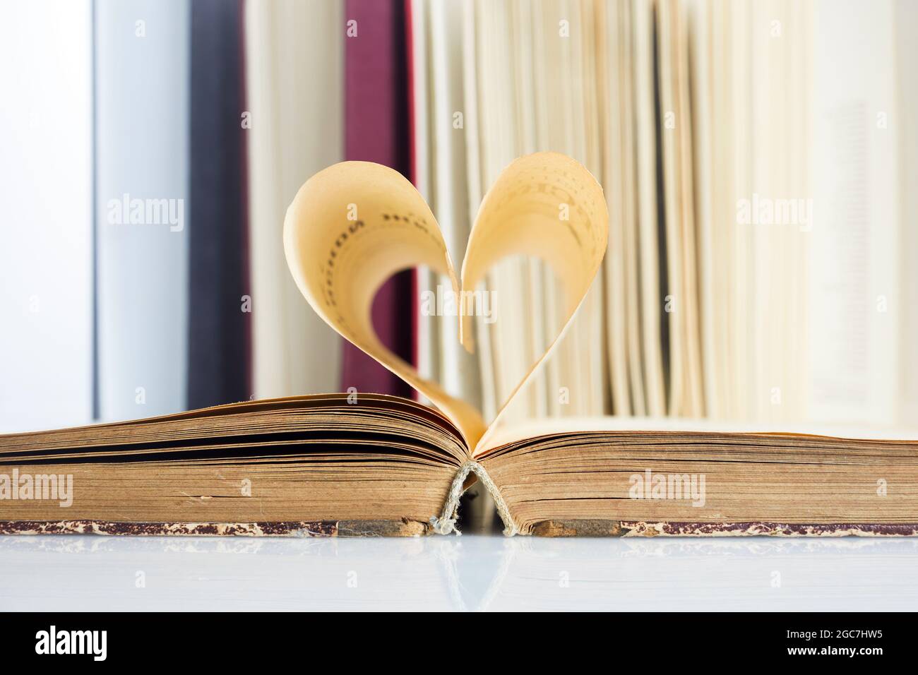 Herz Buchumschlag Stockfotos Und Bilder Kaufen Alamy