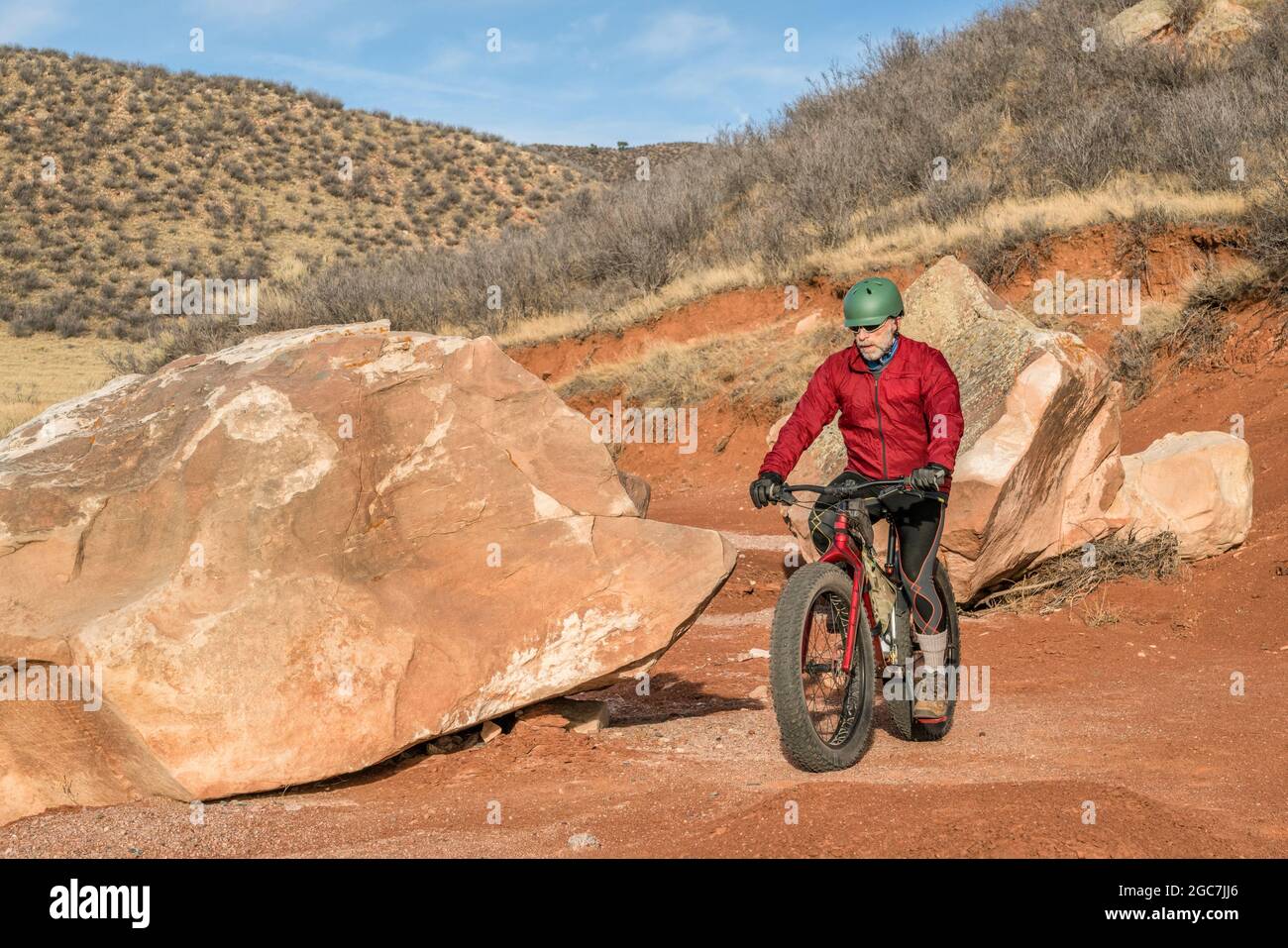 Reiten ein fettes Bike am Berg Desert Trail in Roter Berg Open Space in Northern Colorado, Ende Herbst Landschaft Stockfoto