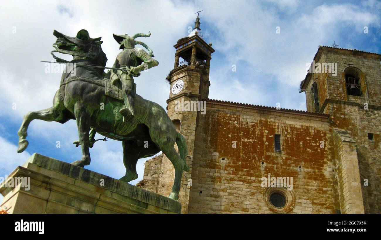 Statue zu Pferd von Francisco Pizarro auf dem Hauptplatz von Trujillo Spanien, Eroberer von Peru Stockfoto