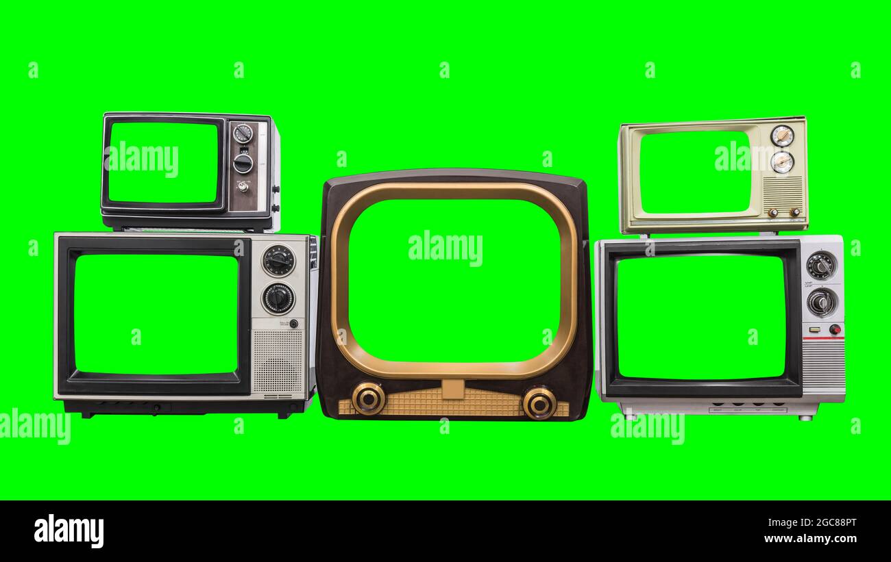 Fünf Vintage-Fernseher, isoliert mit chromgrünen Bildschirmen und Hintergrund. Stockfoto