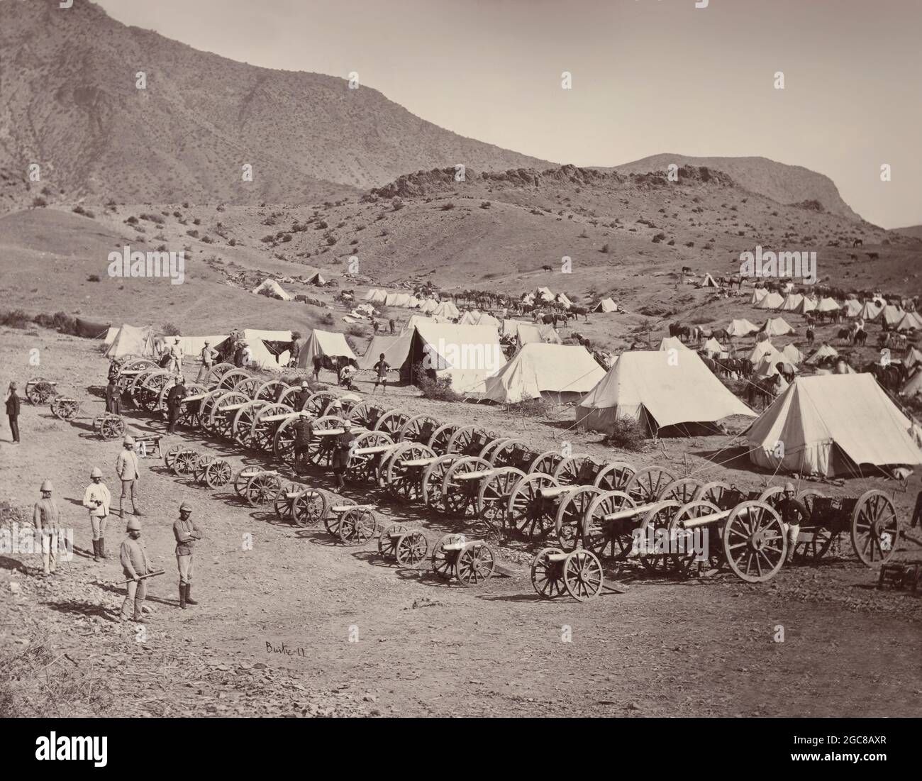 Captured Guns after the Battle of Ali Masjid, Second Anglo-Afghan war, Photograph von John Burke, 1878, digital optimiert Stockfoto