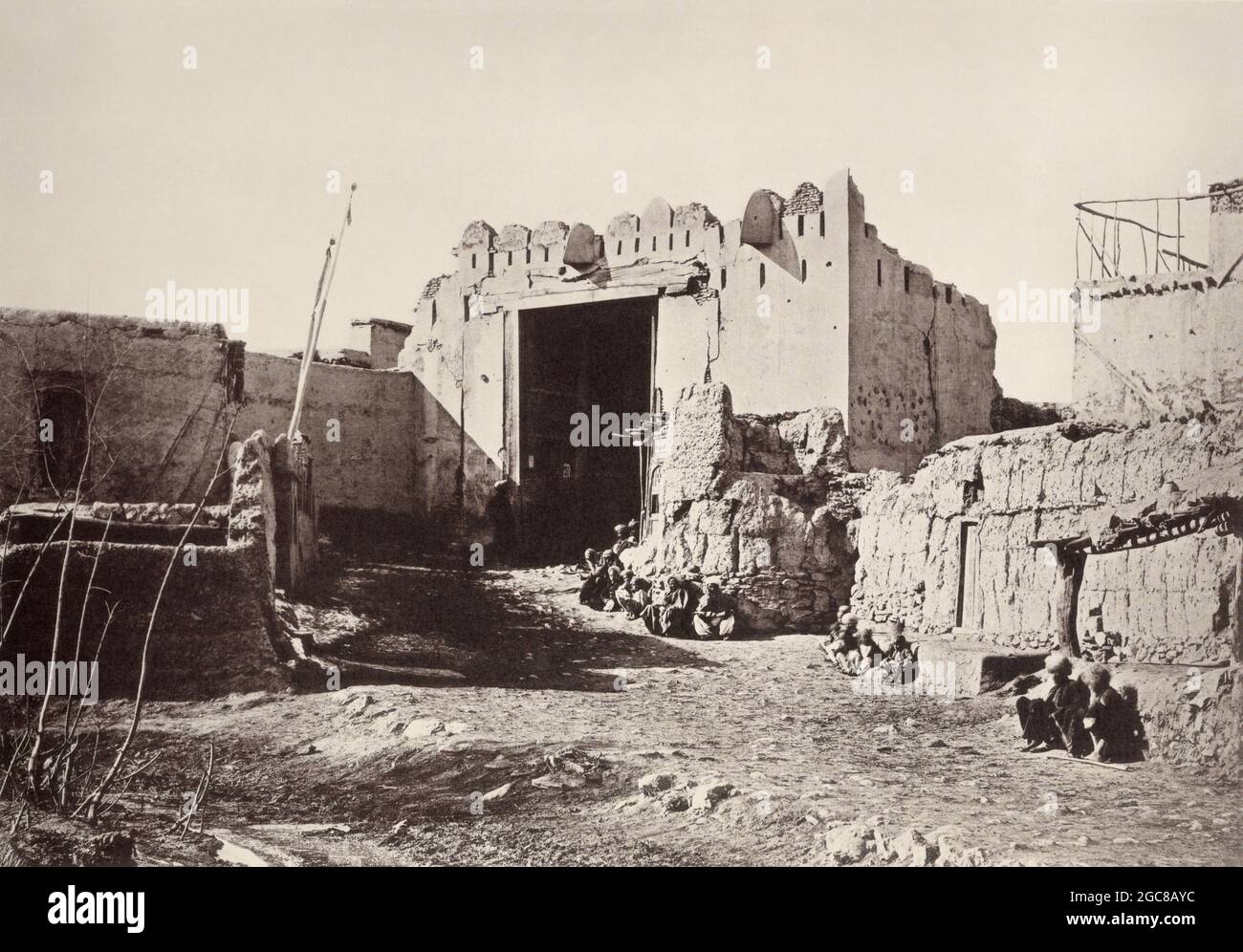 Das Lahore-Tor; Basarstraße; Altstadt von Kabul; Afghanistan; 1881, digital optimiert Stockfoto