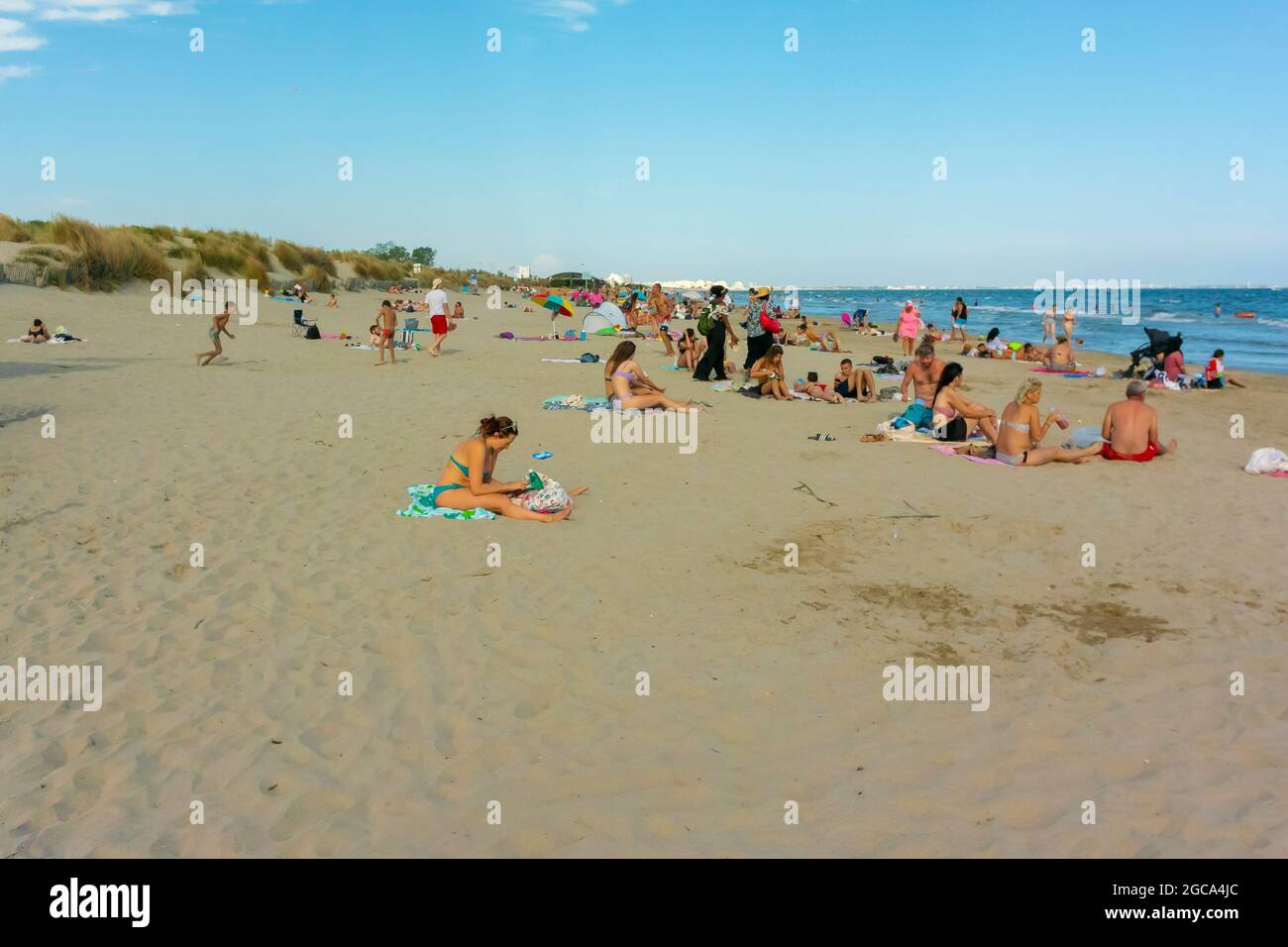 Montpellier, Frankreich, Villeneuve-les-mageulone, Menschenmenge versammelt, Strandszenen Stockfoto