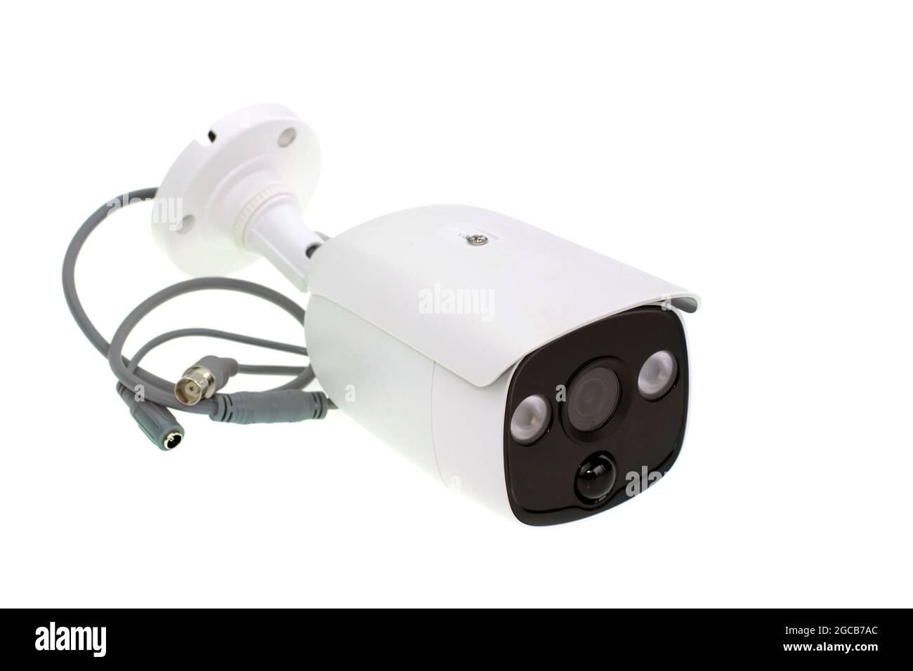 Bild einer weißen CCTV-Überwachungskamera oder eines geschlossenen Fernsehgeräts auf weißem Hintergrund. Stockfoto