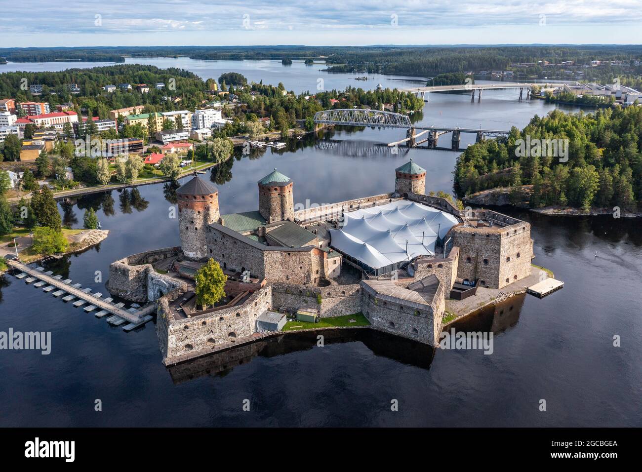 Mittelalterliche Burg Olavinlinna in Savonlinna, Finnland. Lufttrohnenansicht. Stockfoto