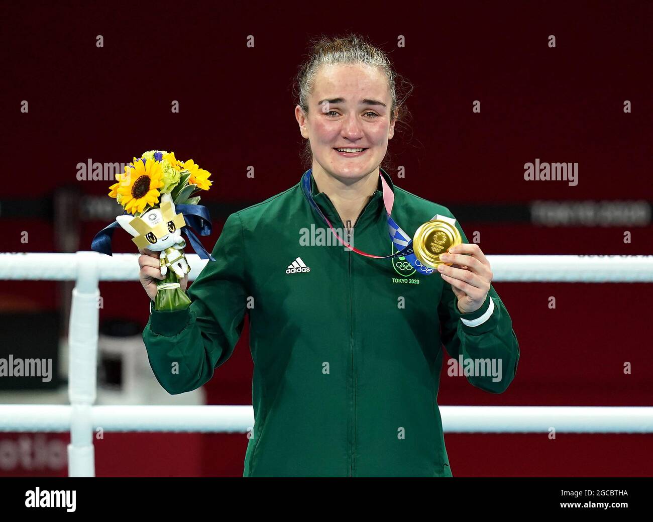 Die Irin Kellie Anne Harrington feiert mit ihrer Goldmedaille nach dem Women's Light (57-60kg) Finale in der Kokugikan Arena am 16. Tag der Olympischen Spiele in Tokio 2020 in Japan. Bilddatum: Sonntag, 8. August 2021. Stockfoto