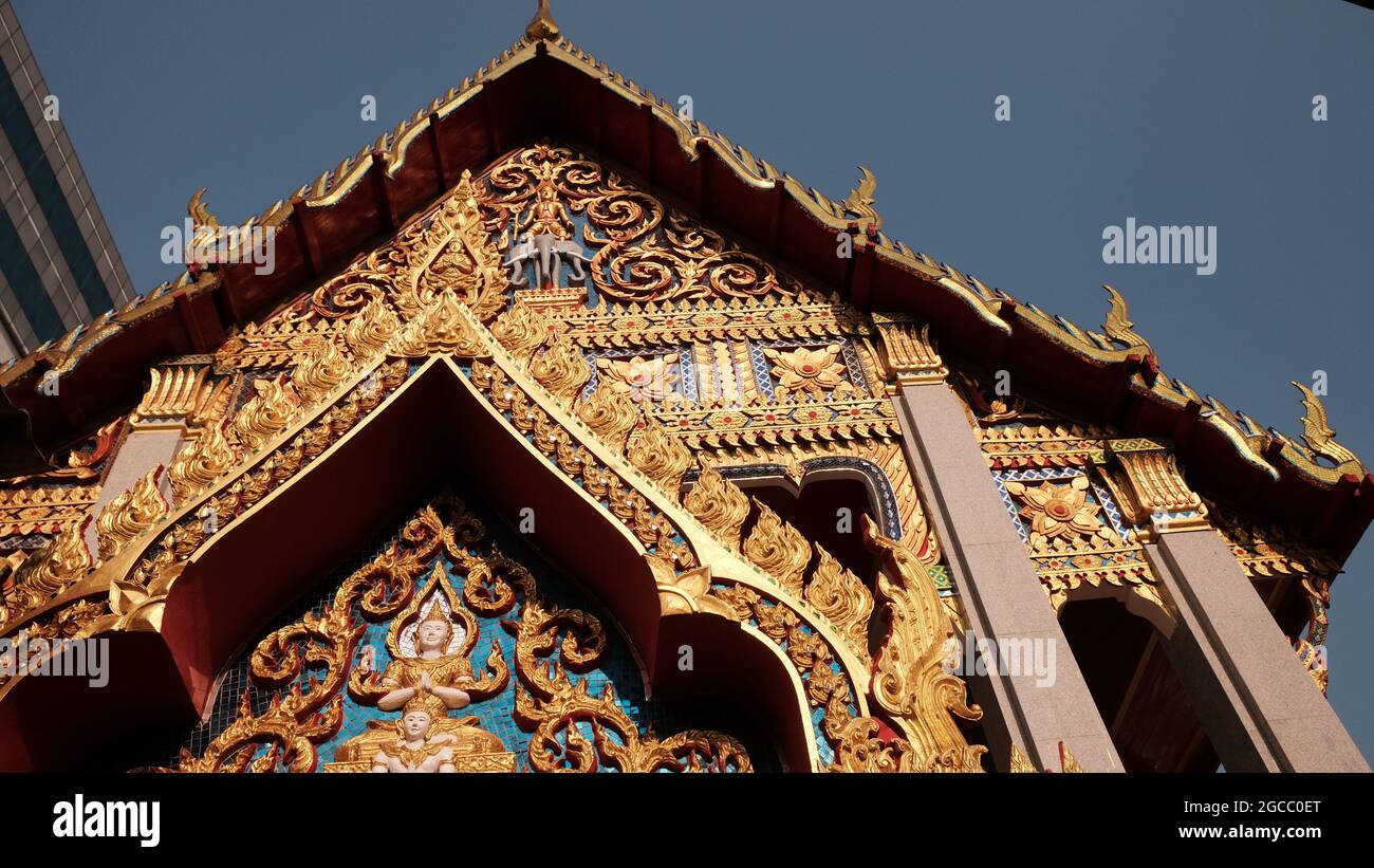 Verzierte Dekorationen eines buddhistischen Heiligen Bezirks ThaiCharoen Krung Road Bangkok Thailand Stockfoto