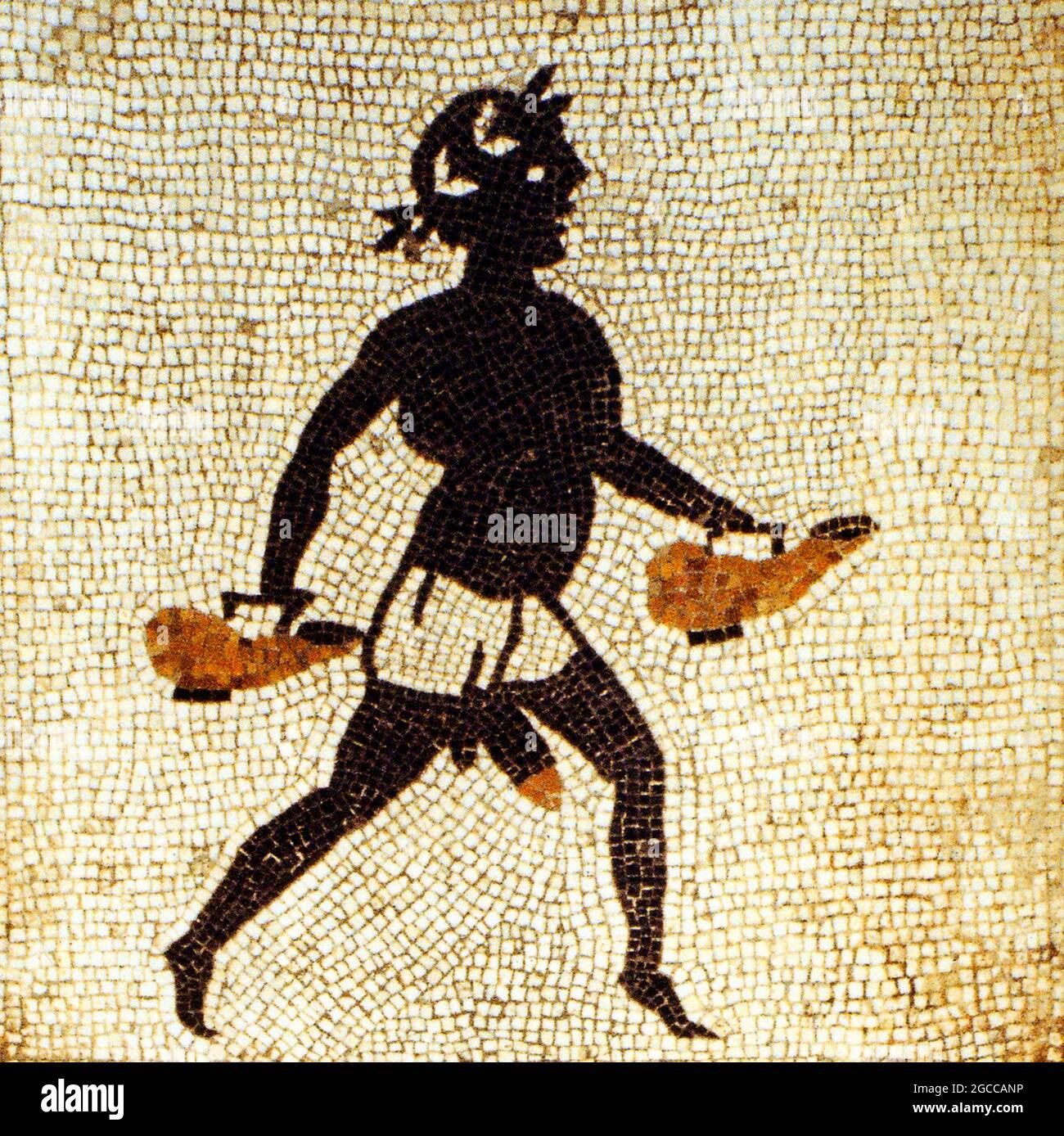 Mosaikkunst - Römisches Mosaik vom Eingang zum Caldarium im Haus des Menander in Pompeji. Schwarzer Diener, der Wasserbehälter trägt. Stockfoto