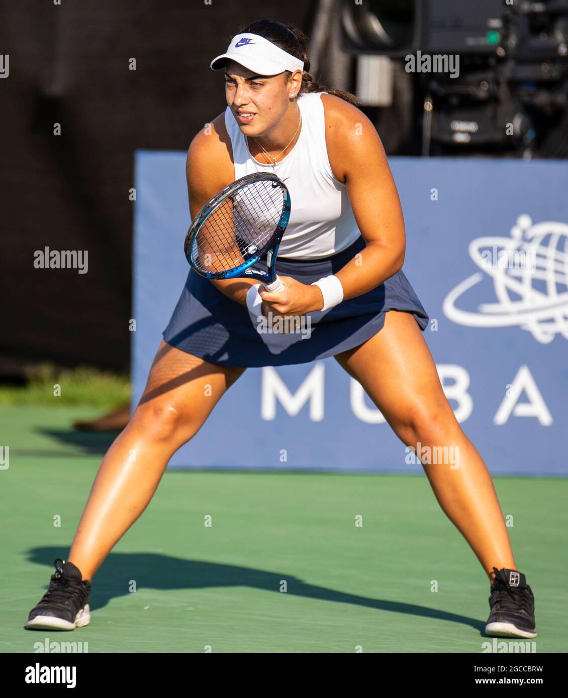 07. August 2021 San Jose, CA USA Ana Konjuh aus Kroatien wartet während des Mubadala Silicon Valley Classic Semifinals Evening Match zwischen Ana Konjuh( CRO) gegen Danielle Collins ( USA ) an der San Jose State University San Jose Calif. Thurman James/CSM auf den Aufschlag Stockfoto