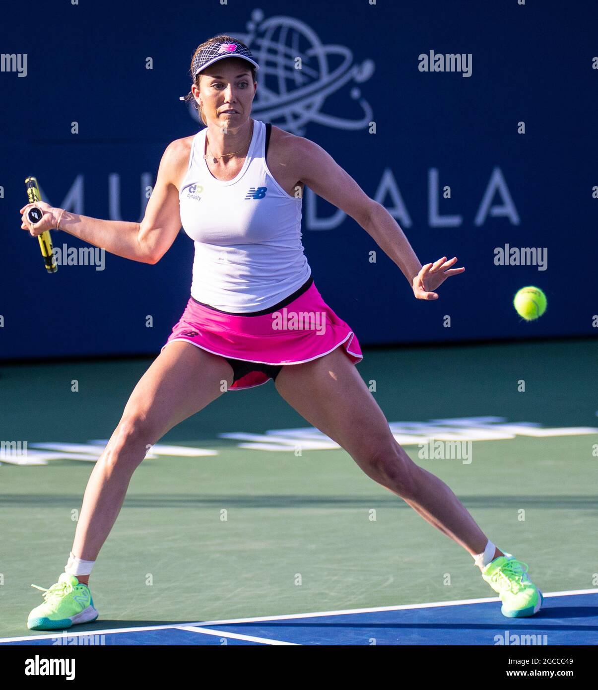 07. August 2021 San Jose, CA USA Danielle Collins aus den Vereinigten Staaten gibt einen Schuss während des Mubadala Silicon Valley Classic Semifinals Evening Match zwischen Ana Konjuh( CRO) gegen Danielle Collins ( USA ) an der San Jose State University San Jose Calif. Thurman James/CSM zurück Stockfoto