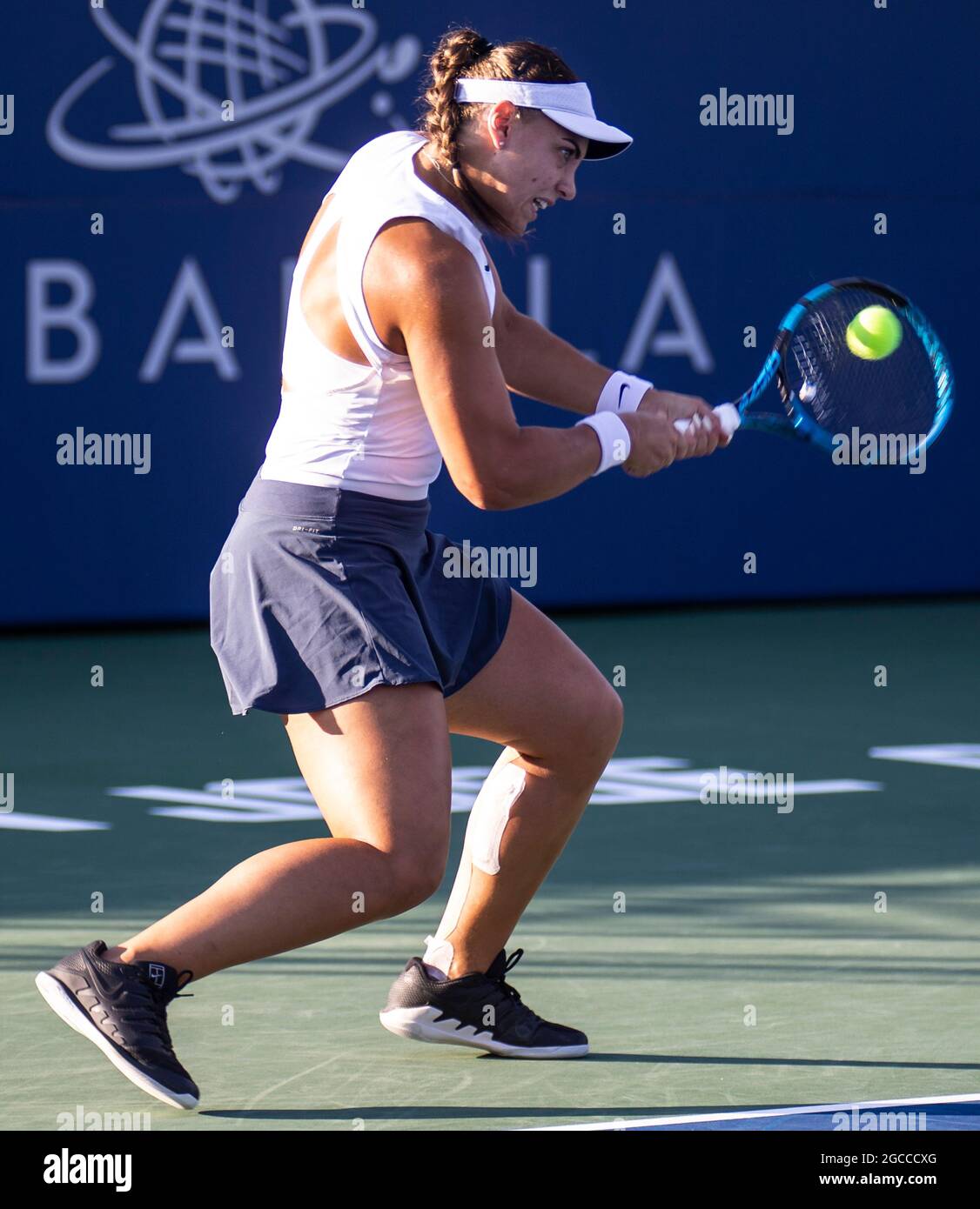 07. August 2021 San Jose, CA USA Ana Konjuh aus Kroatien gibt einen Schuss während des Mubadala Silicon Valley Classic Semifinals Evening Match zwischen Ana Konjuh( CRO) gegen Danielle Collins ( USA ) an der San Jose State University San Jose Calif. Thurman James/CSM zurück Stockfoto