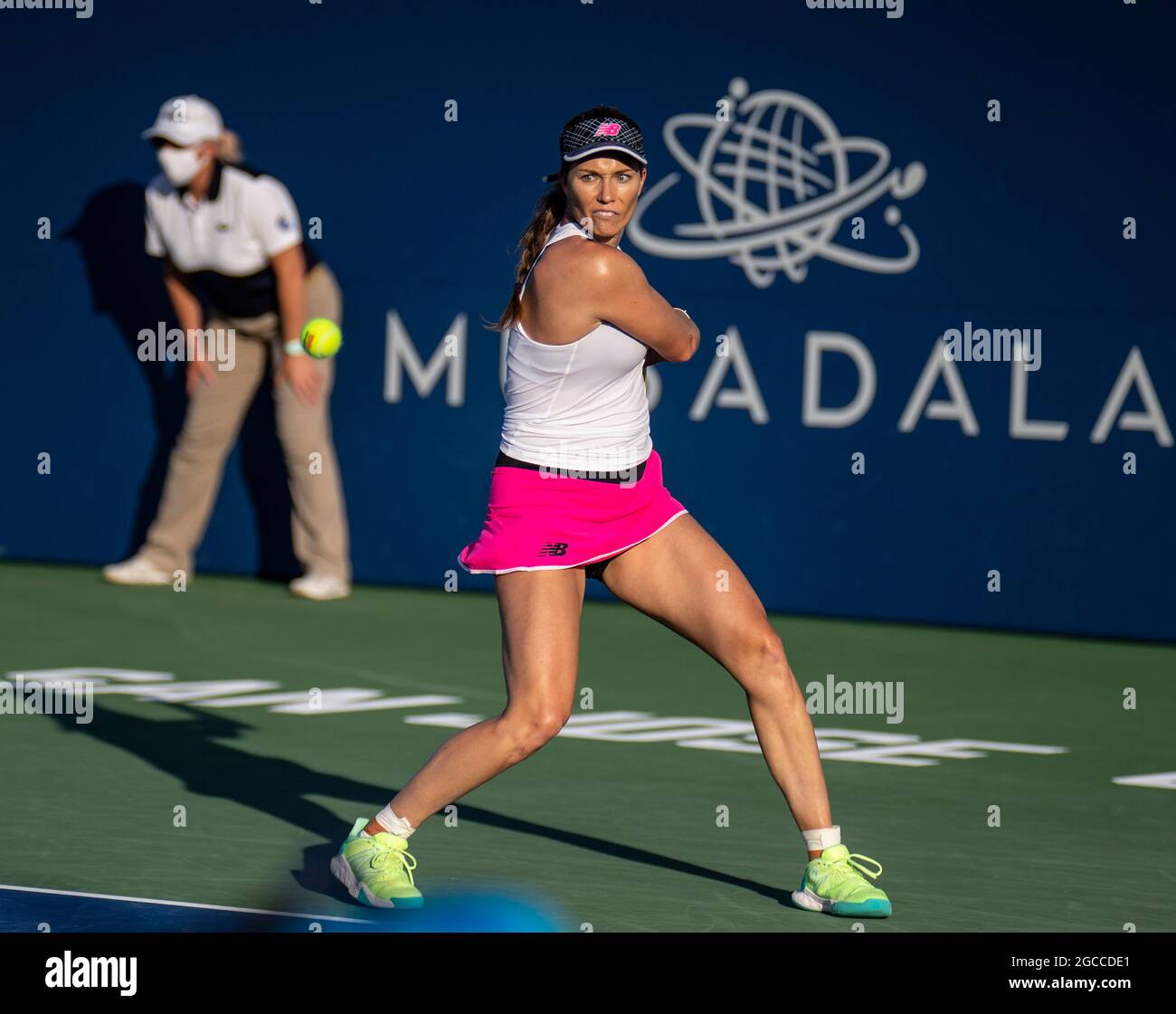 07. August 2021 San Jose, CA USA Danielle Collins aus den Vereinigten Staaten gibt einen Schuss während des Mubadala Silicon Valley Classic Semifinals Evening Match zwischen Ana Konjuh( CRO) gegen Danielle Collins ( USA ) an der San Jose State University San Jose Calif. Thurman James/CSM zurück Stockfoto