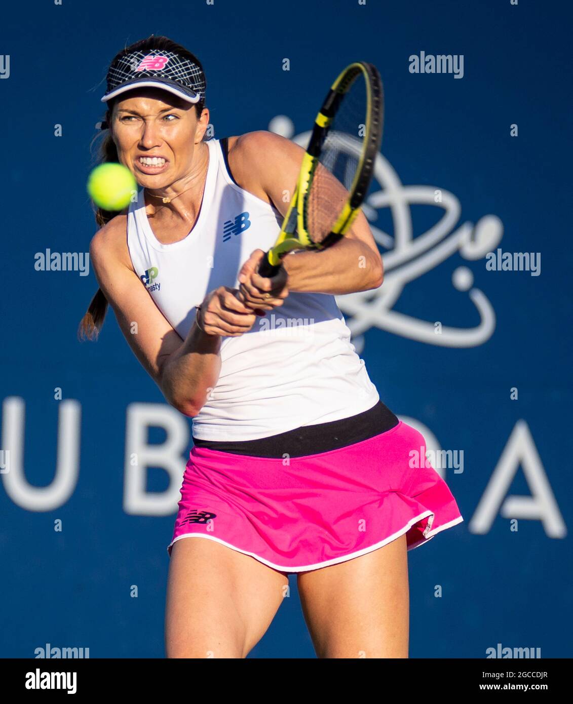 07. August 2021 San Jose, CA USA Danielle Collins aus den Vereinigten Staaten gibt einen Schuss während des Mubadala Silicon Valley Classic Semifinals Evening Match zwischen Ana Konjuh( CRO) gegen Danielle Collins ( USA ) an der San Jose State University San Jose Calif. Thurman James/CSM zurück Stockfoto
