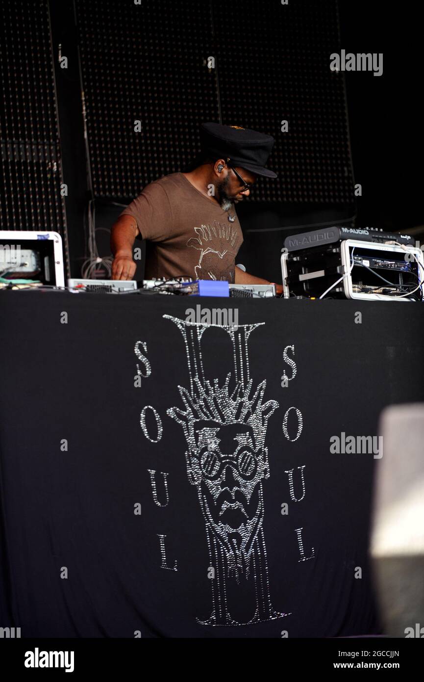 Soul II Soul Performing Live auf dem Clumber Park Musikfestival der 80er Jahre Stockfoto