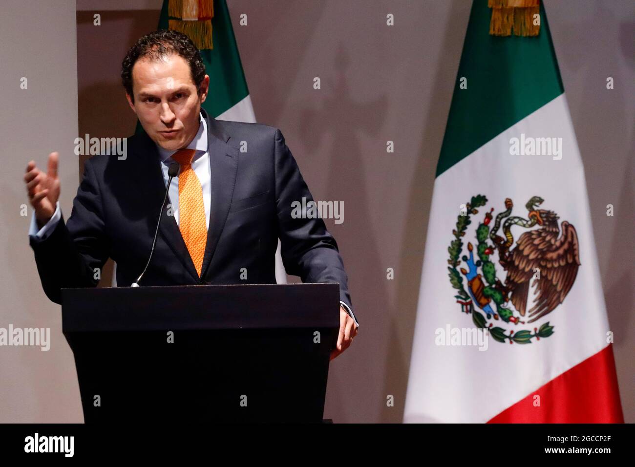 MEXIKO-STADT, MEXIKO - 4. AUGUST: Alejandro Celorio Alcantara, Rechtsberater des mexikanischen Außenministeriums, spricht während einer Pressekonferenz, um bekannt zu geben, dass die Regierung Mexikos die Hersteller und Verkäufer von Waffen verklagt, die von in Mexiko tätigen Gruppen der organisierten Kriminalität für den Waffenhandel verwendet werden. Die Klage zielt darauf ab, den Verkauf und die Einreise von Schusswaffen nach Mexiko zu stoppen. Am 4. August 2021 in Mexiko-Stadt, Mexiko. Bild: Luis Barron/Eyepix Group/The Photo Access Stockfoto MEXIKO-STADT, MEXIKO - 4. AUGUST: Alejandro Celorio Alcantara, Rechtsberater des mexikanischen Außenministeriums, spricht während einer Pressekonferenz, um bekannt zu geben, dass die Regierung Mexikos die Hersteller und Verkäufer von Waffen verklagt, die von in Mexiko tätigen Gruppen der organisierten Kriminalität für den Waffenhandel verwendet werden. Die Klage zielt darauf ab, den Verkauf und die Einreise von Schusswaffen nach Mexiko zu stoppen. Am 4. August 2021 in Mexiko-Stadt, Mexiko. Bild: Luis Barron/Eyepix Group/The Photo Access Stockfoto
