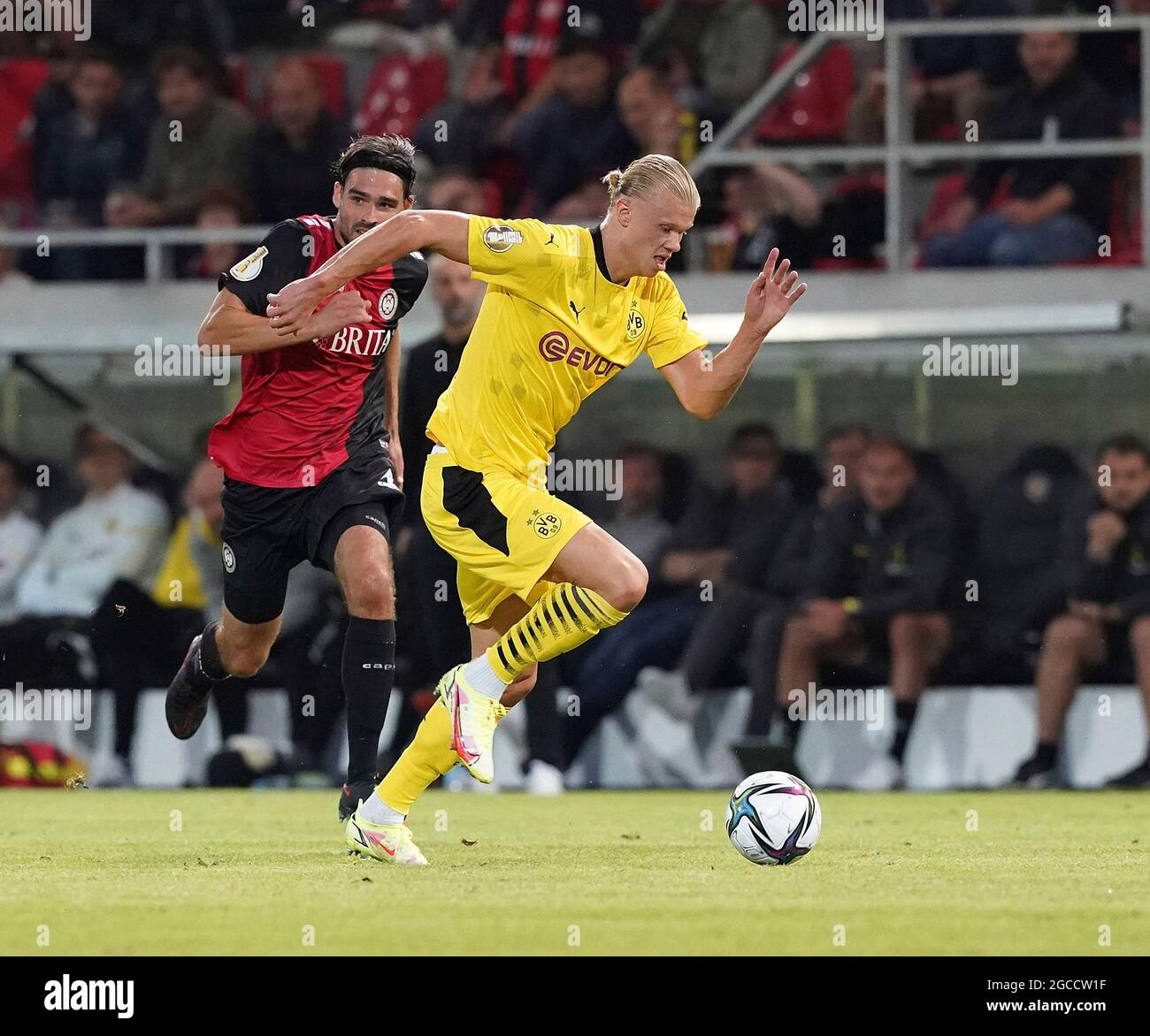 06.08.2021, Brita Arena, Wiesbaden, GER, DFB-Pokal, 1. Runde SV Wehen Wiesbaden gegen Borussia Dortmund, im Bild Erling Haaland (Dortmund) Stockfoto