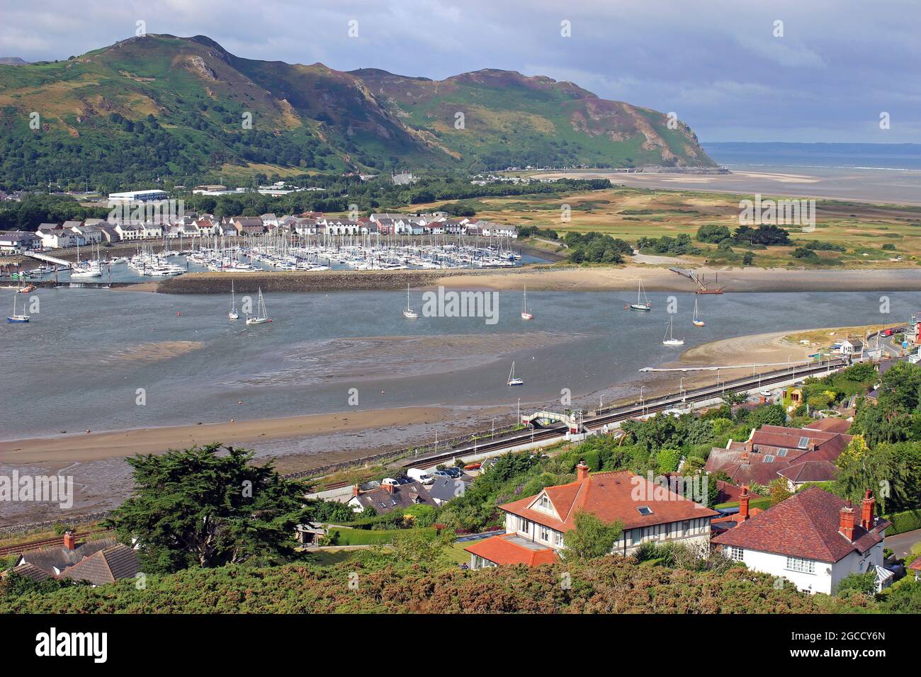 Blick über die Mündung des Conwy vom Vardre, Deganwy, Wales Stockfoto