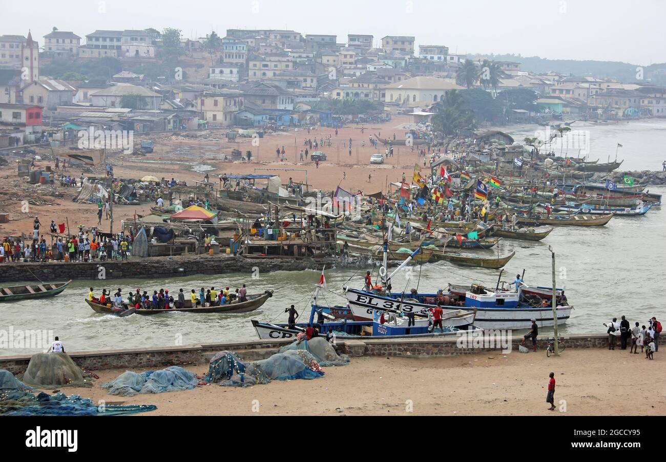 Angelboote/Fischerboote im Hafen von Elmina, Ghana Stockfoto