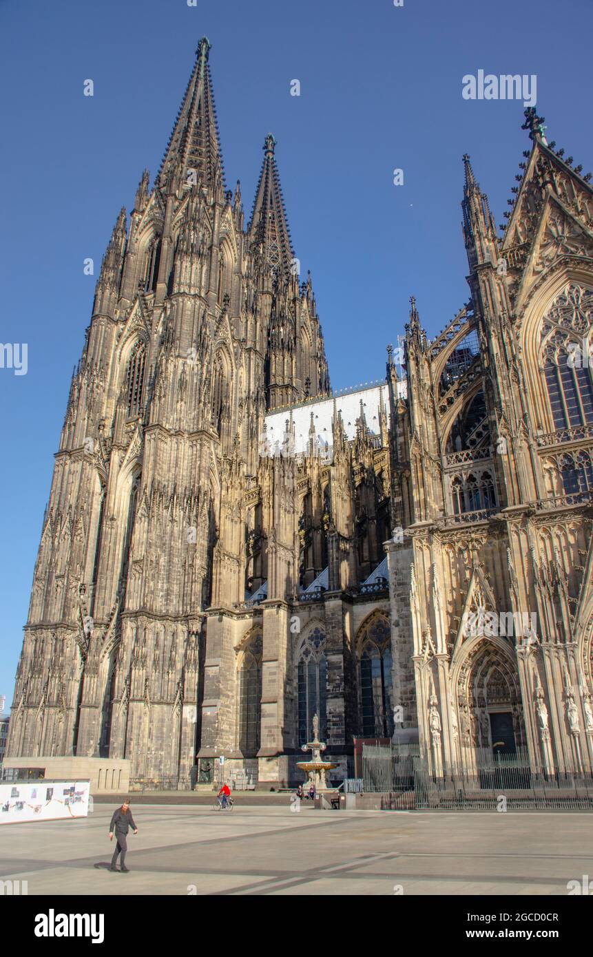 Köln: Der Kölner Dom ist das weithin sichtbare Wahrzeichen Kölns und der Mittelpunkt der Stadt. Stockfoto