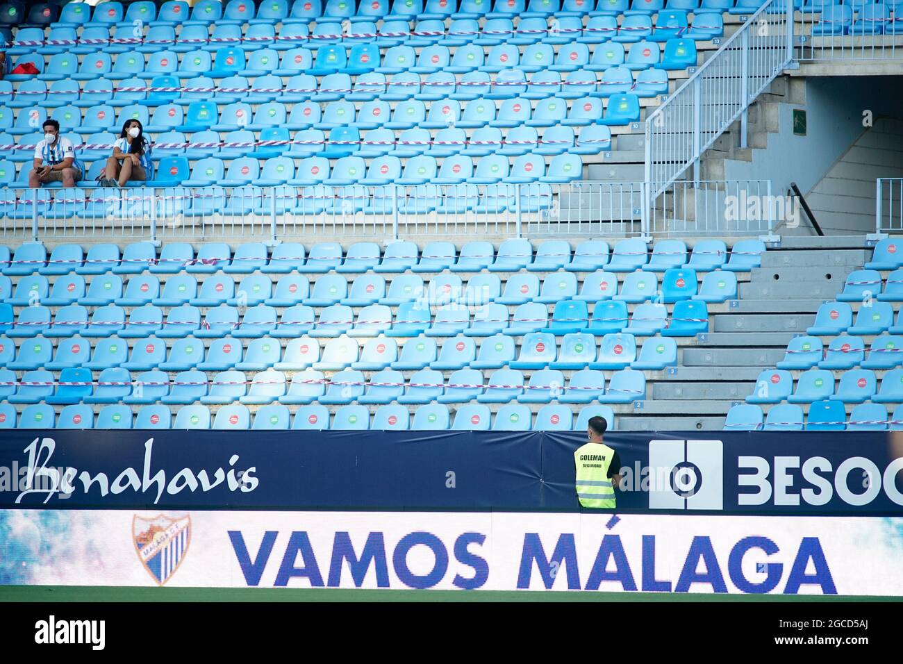Fans von Malaga CF haben gesehen, wie sie vor dem Freundschaftsspiel von Malaga CF gegen CD Teneriffa im La Rosaleda Stadium warteten, dem ersten Spiel mit 5000 Teilnehmern seit Beginn der Pandemie von Covid 19.(Endstand: Malaga CF 0-1 CD Teneriffa) (Foto von Francis Gonzalez / SOPA Images/Sipa USA) Stockfoto