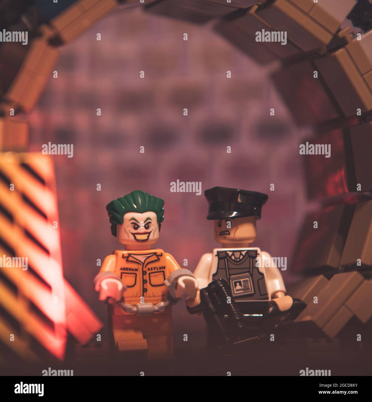 LEGO dc Comics minifiguren Joker und Gefängniswärter Stockfoto