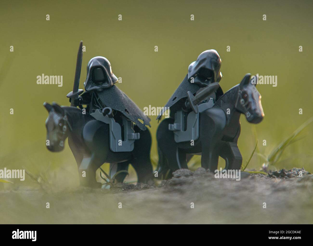 LEGO minifiguren Nazguls auf schwarzen Pferden Stockfotografie - Alamy