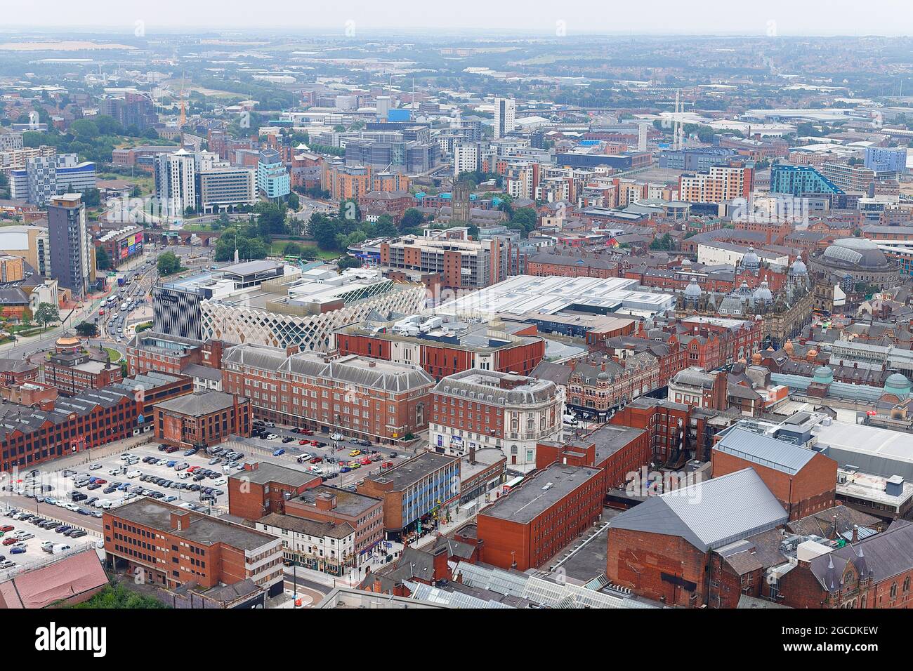 Eine von vielen Aussichten über das Stadtzentrum von Leeds vom höchsten Gebäude von Yorkshire, dem „Altus House“ Stockfoto
