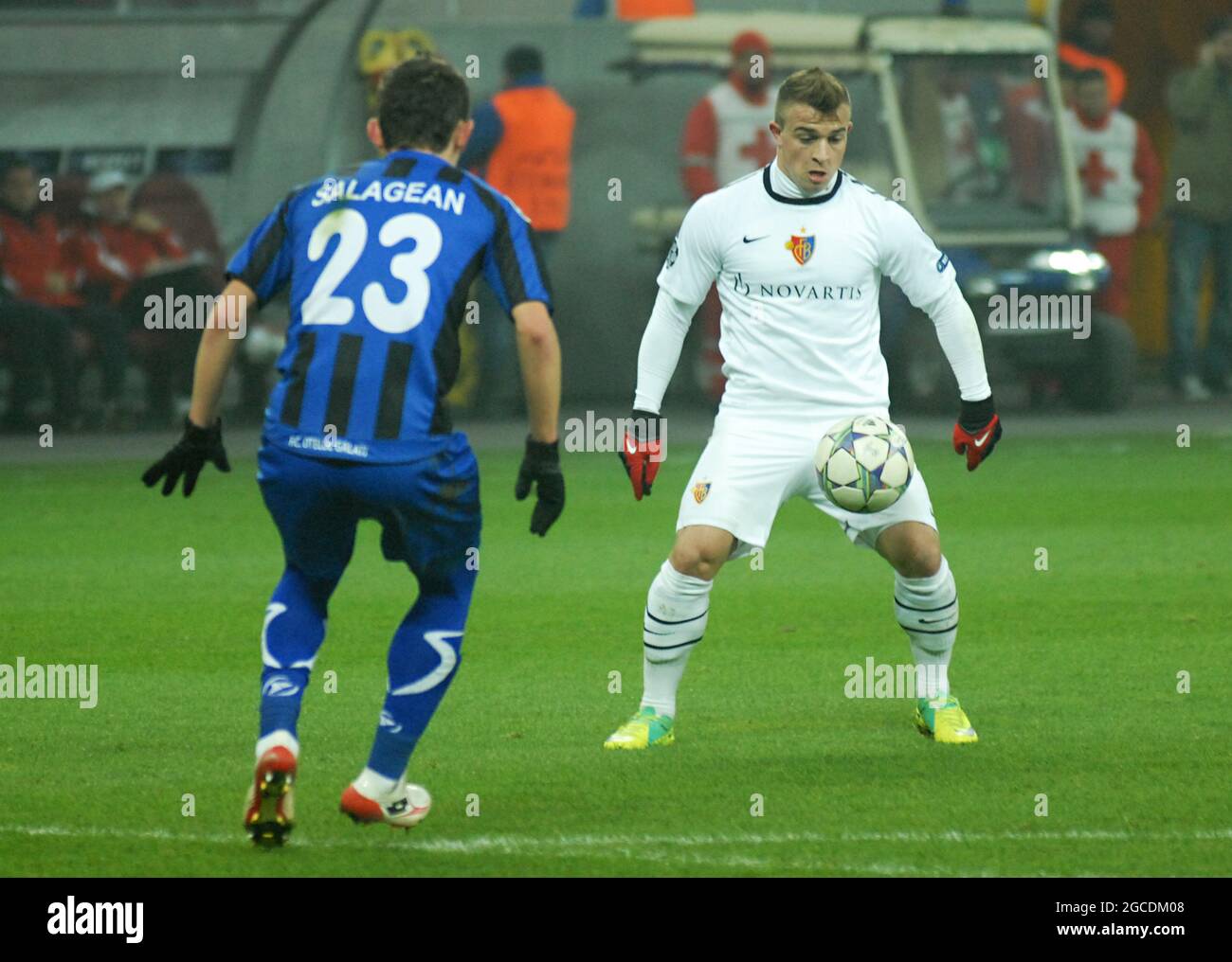 BUKAREST, RUMÄNIEN - 22. NOVEMBER 2011: Xherdan Shaqiri aus Basel im Einsatz beim UEFA Champions League-Spiel der Gruppe C zwischen Otelul Galati und dem FC Basel 2011/12 in der National Arena. Stockfoto
