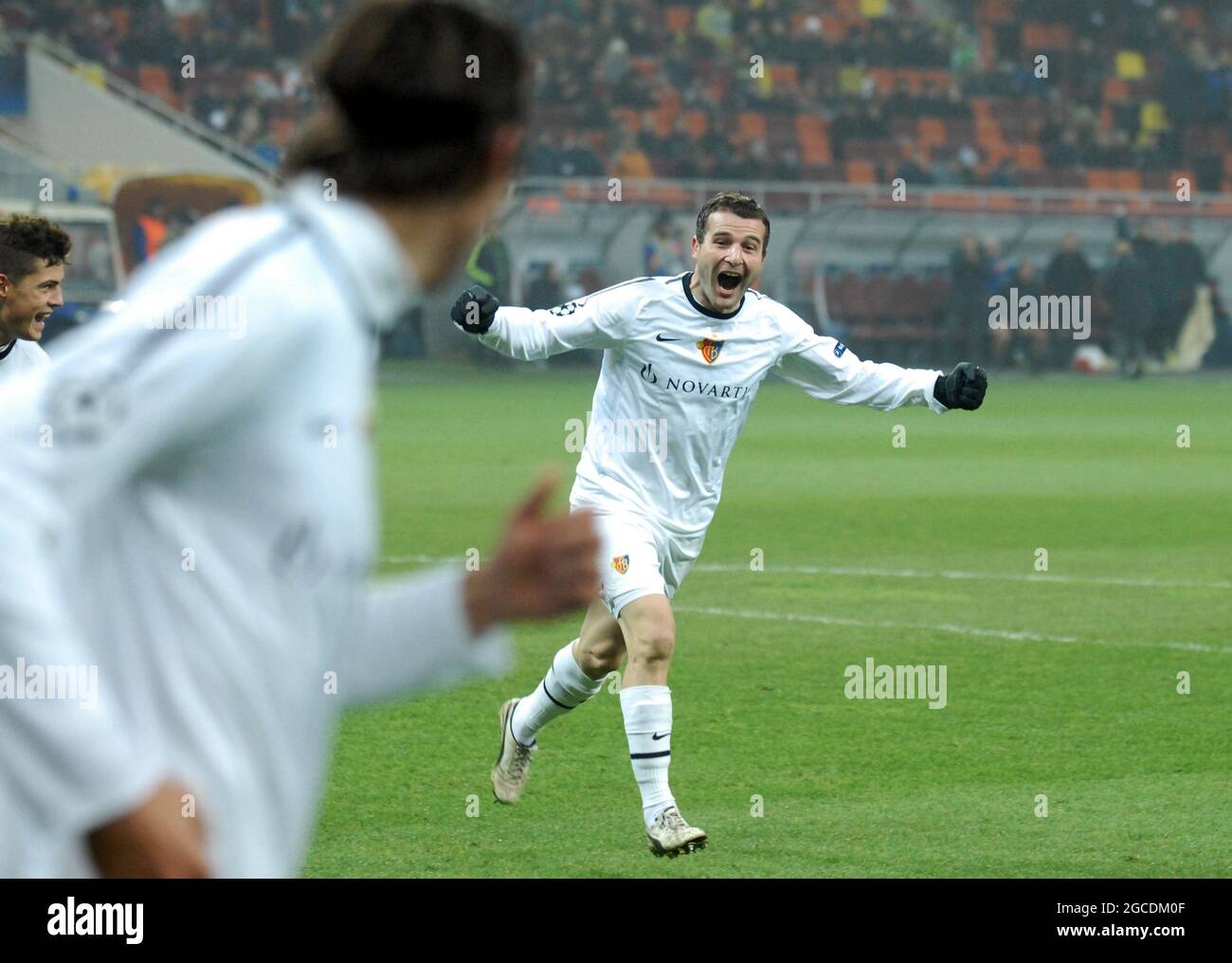 BUKAREST, RUMÄNIEN - 22. NOVEMBER 2011: Alexander frei aus Basel feiert ein Tor während des UEFA Champions League-Spiel der Gruppe C zwischen Otelul Galati und dem FC Basel 2011/12 in der National Arena. Stockfoto