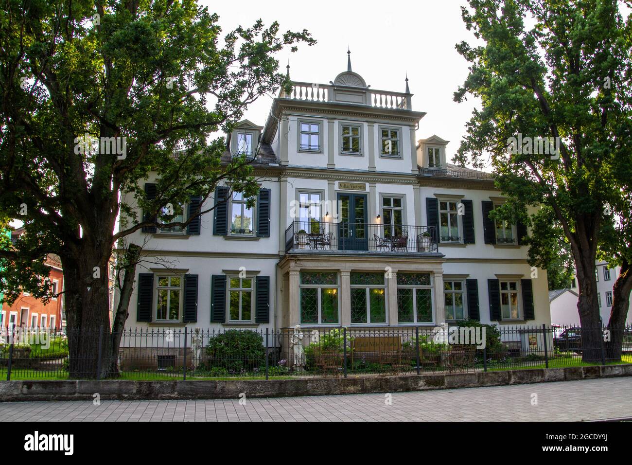 Coburg, Deutschland, 19. Juli 2021. Villa Victoria ein Biedermeierhaus, das 1835 erbaut wurde und als Denkmal auf der Bayerischen Denkmalliste steht. Stockfoto