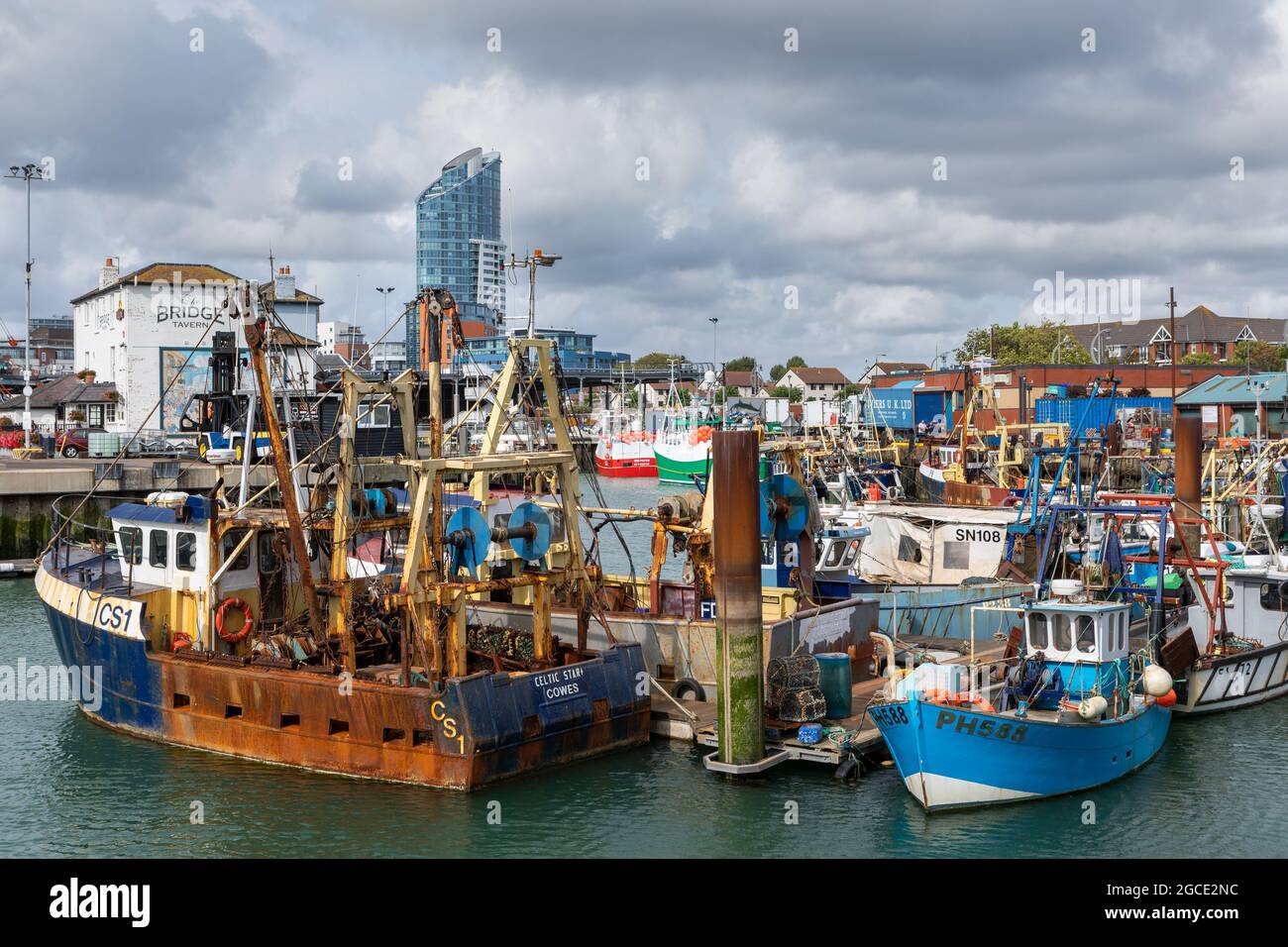 Angelboote in Camber Docks Portsmouth Hampshire. Stockfoto