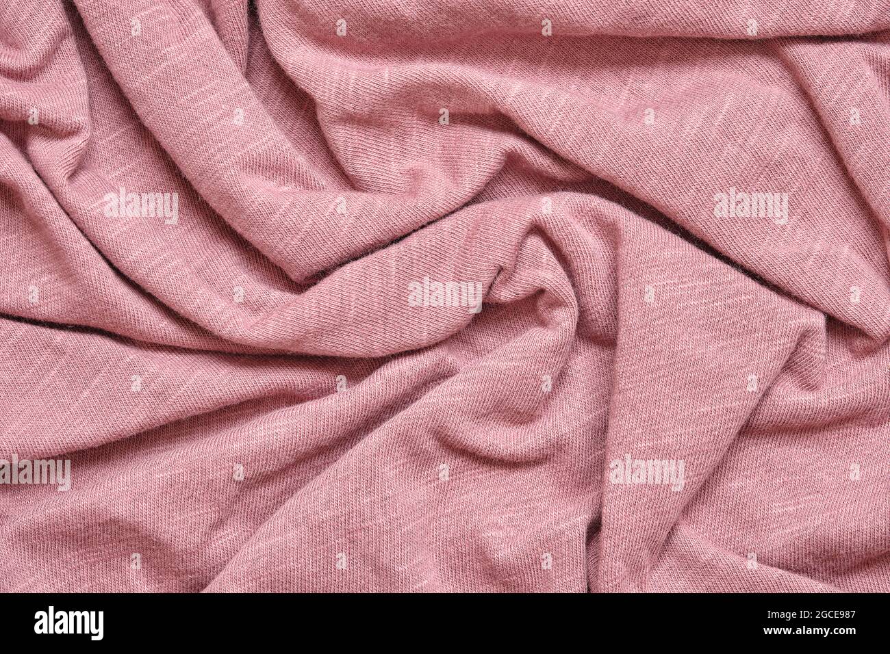 Rosa Stoff Textur, Zerknittert Stoff Hintergrund. Stockfoto