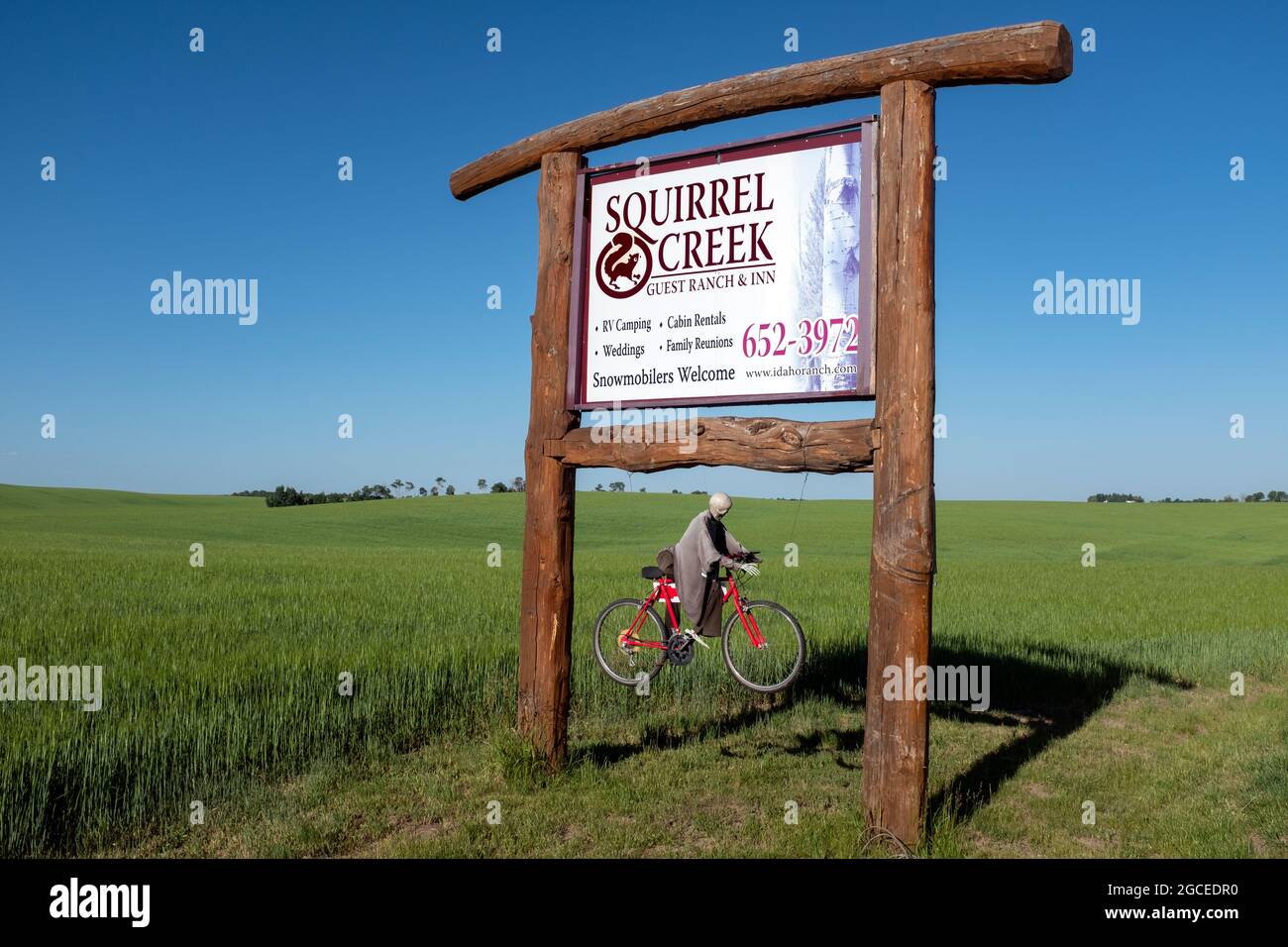 ID00783-00...IDAHO - Schild entlang Ashton - Flag Ranch Road begrüßt Radfahrer zum Verweilen. Fremont County, Great Divide Mountain Bike Route. Stockfoto