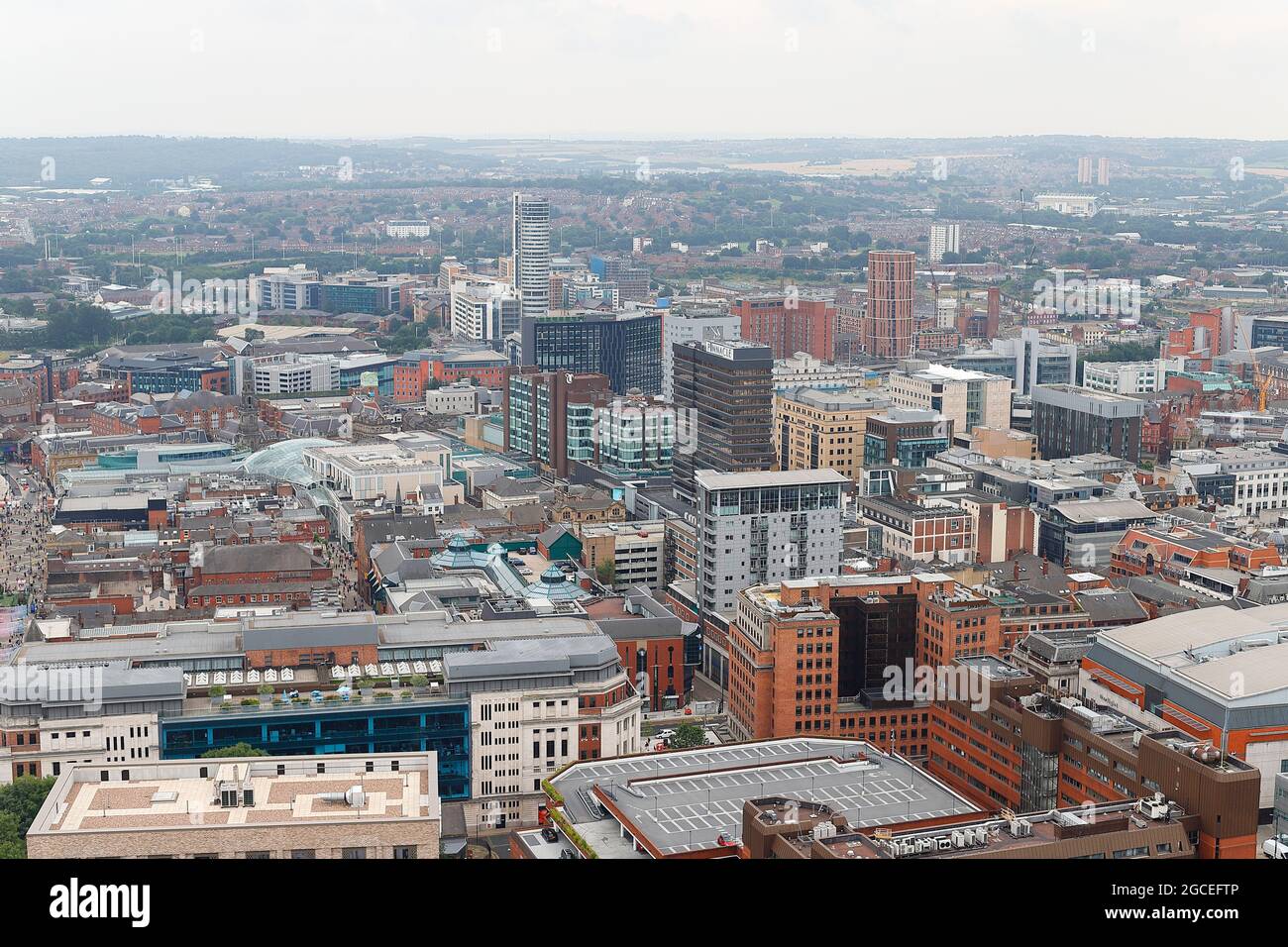 Blick auf das Stadtzentrum von Leeds vom Dach des Altus House, Yorkshire's größtes Gebäude mit 116 Metern Stockfoto