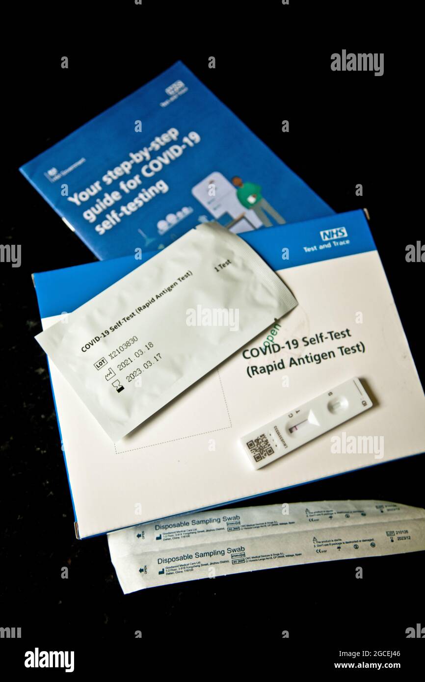 Covid-19 Selbsttest-Kit - Schneller Antigentest Stockfoto