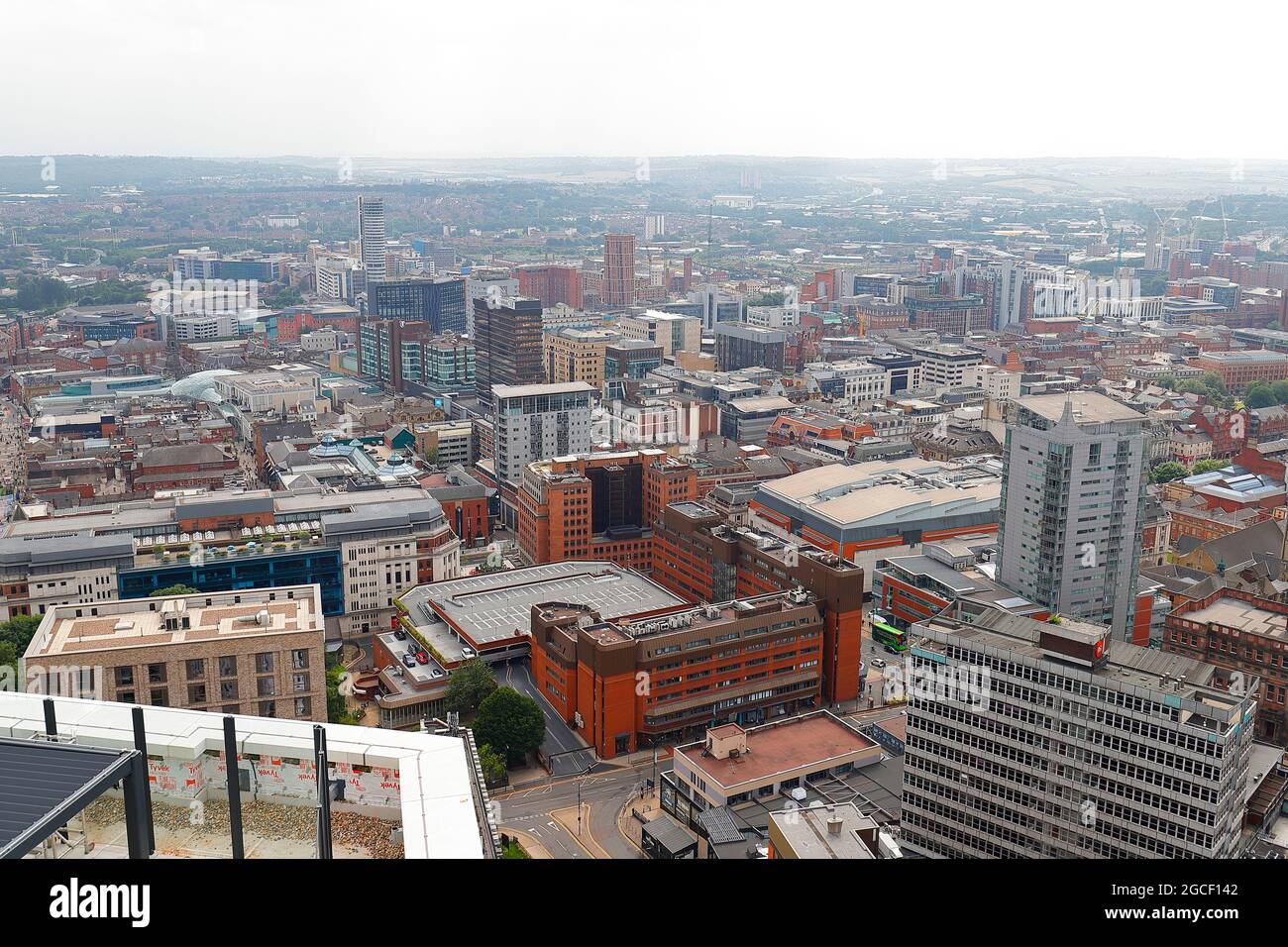 Blick auf das Stadtzentrum von Leeds von Yorkshire aus auf das höchste Gebäude „Altus House“ Stockfoto