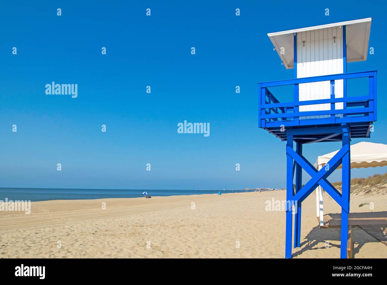 Rettungsschwimmer am Strand von Casita Azul in Isla Cristina, Huelva, Andalusien, Spanien Stockfoto