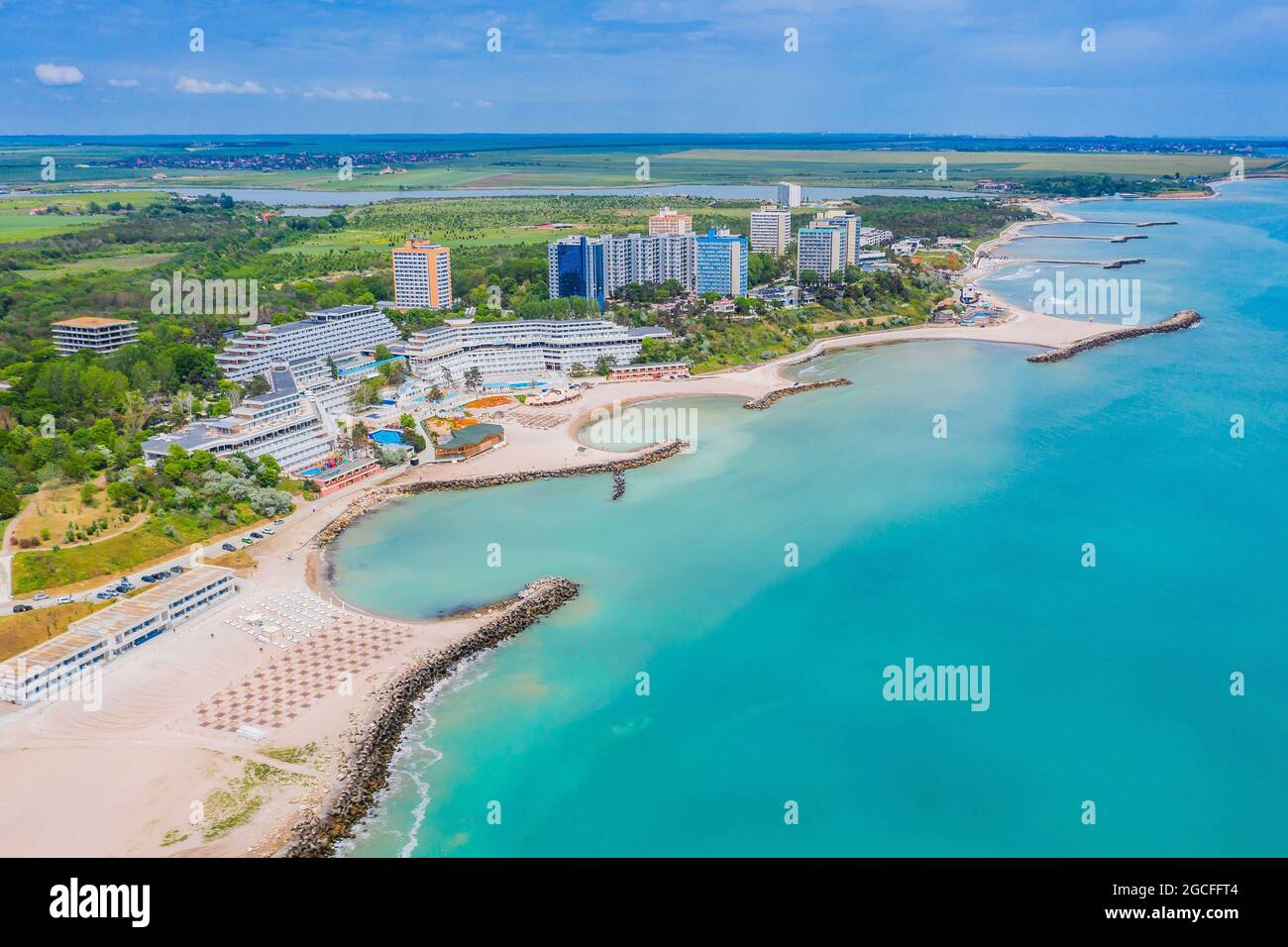 Schwarzes Meer, Rumänien. Luftaufnahme des Neptun-Olimp Strandes. Stockfoto