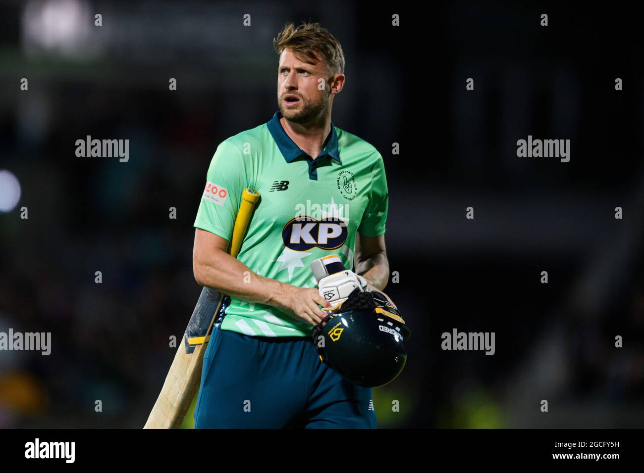 LONDON, GROSSBRITANNIEN. August 2021. Alex Blake von Oval Invincibles während der Hundert zwischen Oval Invincibles und Trent Rockers auf dem Oval Cricket Ground am Sonntag, den 08. August 2021 in LONDON ENGLAND. Kredit: Taka G Wu/Alamy Live Nachrichten Stockfoto