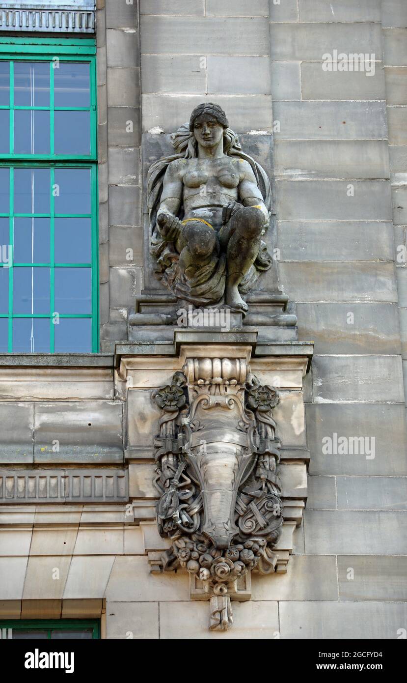 Detail des Art déco-Gebäudes Mercat, das von Andrew Graham Henderson in Glasgow entworfen wurde Stockfoto