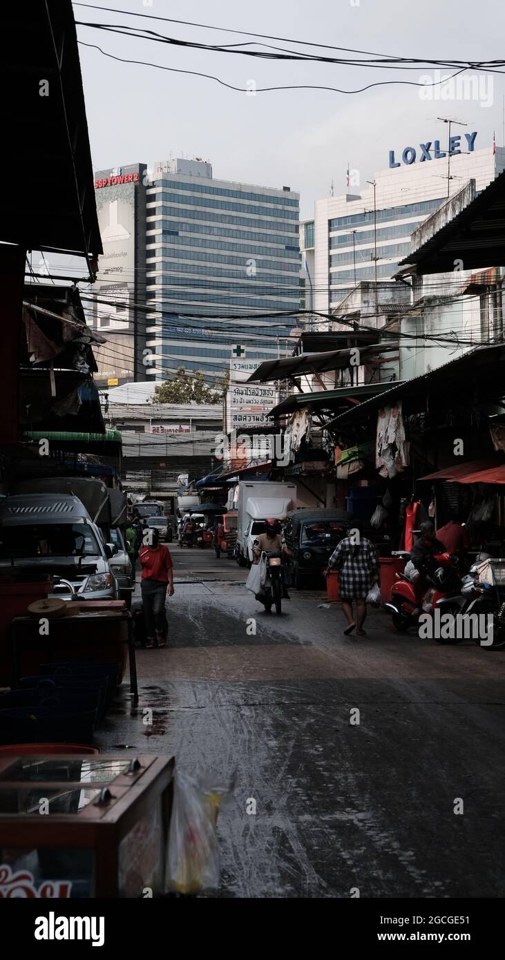 Bus Nr. 47 durch Klong Toey Bangkok Thailand Stockfoto