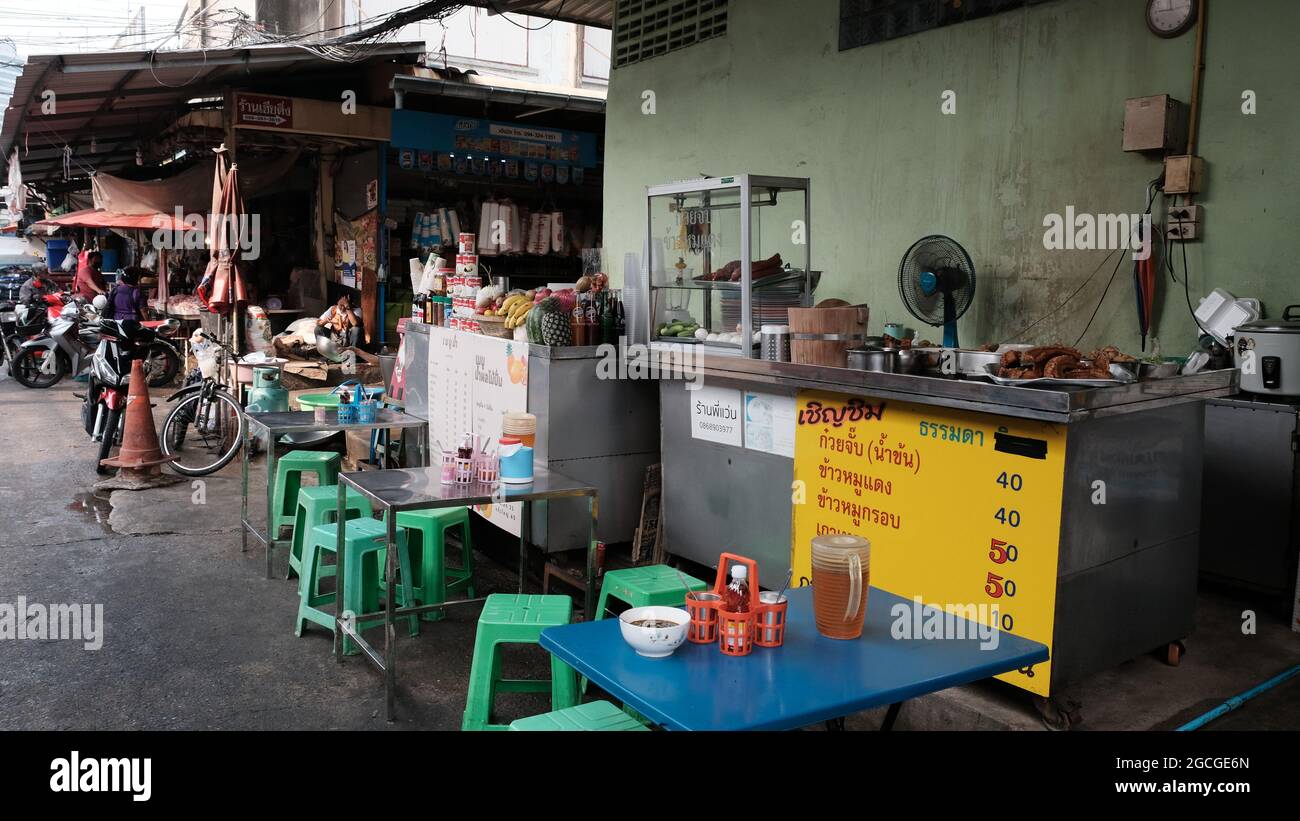 Bus Nr. 47 durch Klong Toey Bangkok Thailand Stockfoto