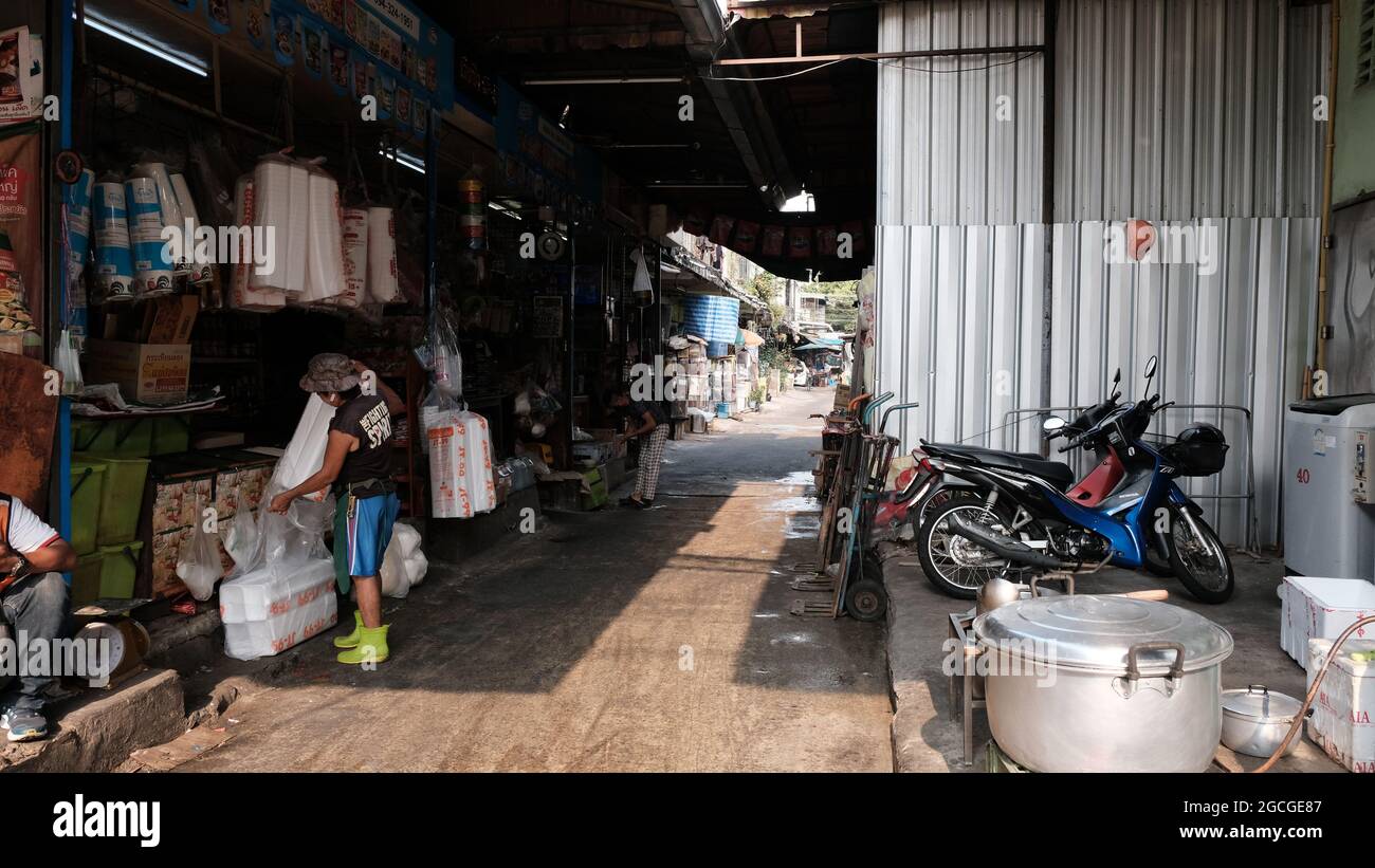 Bus Nr. 47 durch Klong Toey Bangkok Thailand Stockfoto