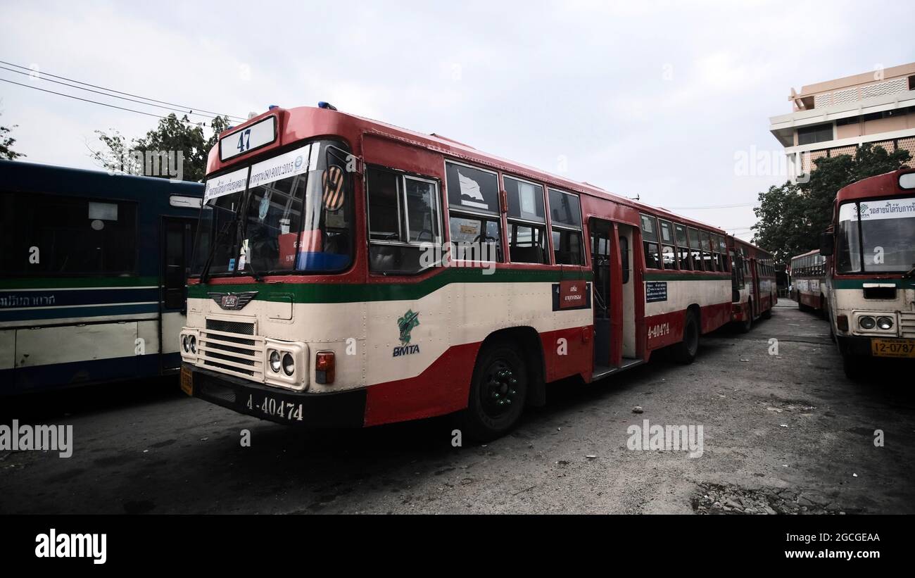 Bus Nr. 47 durch Klong Toey Bangkok Thailand Stockfoto