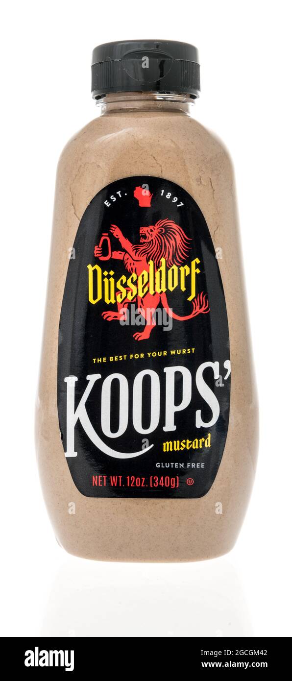 Winneconne, WI -8. August 2021: Eine Flasche koops düsseldorf Senf auf einem isolierten Hintergrund Stockfoto