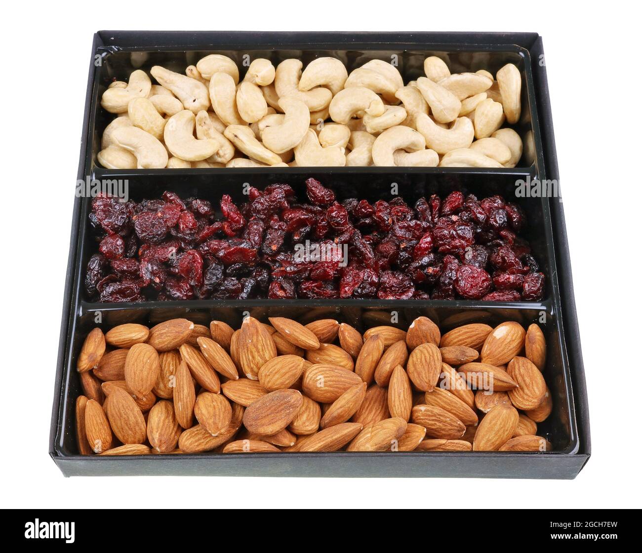 Geschenkset mit Pistazien und getrockneten Preiselbeeren. Isoliert auf Weiß Stockfoto