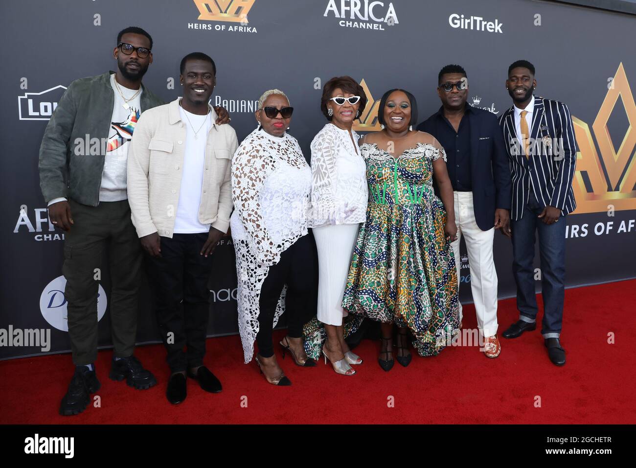 Marina Del Rey, Kalifornien, USA. August 2021. Kwesi Boakye, Kofi Siriboe, Karen Waters, Kongressabgeordnete Maxine Waters, Koshie Mills, Kwame Boakye und Kwame Boakeng, die an den Koshie Mills teilnehmen, präsentieren im Marriott Hotel in Marina Del Rey, Kalifornien, die Erben der 4. Internationalen Frauenpreise von Afrika. Kredit: Sheri Determan Stockfoto